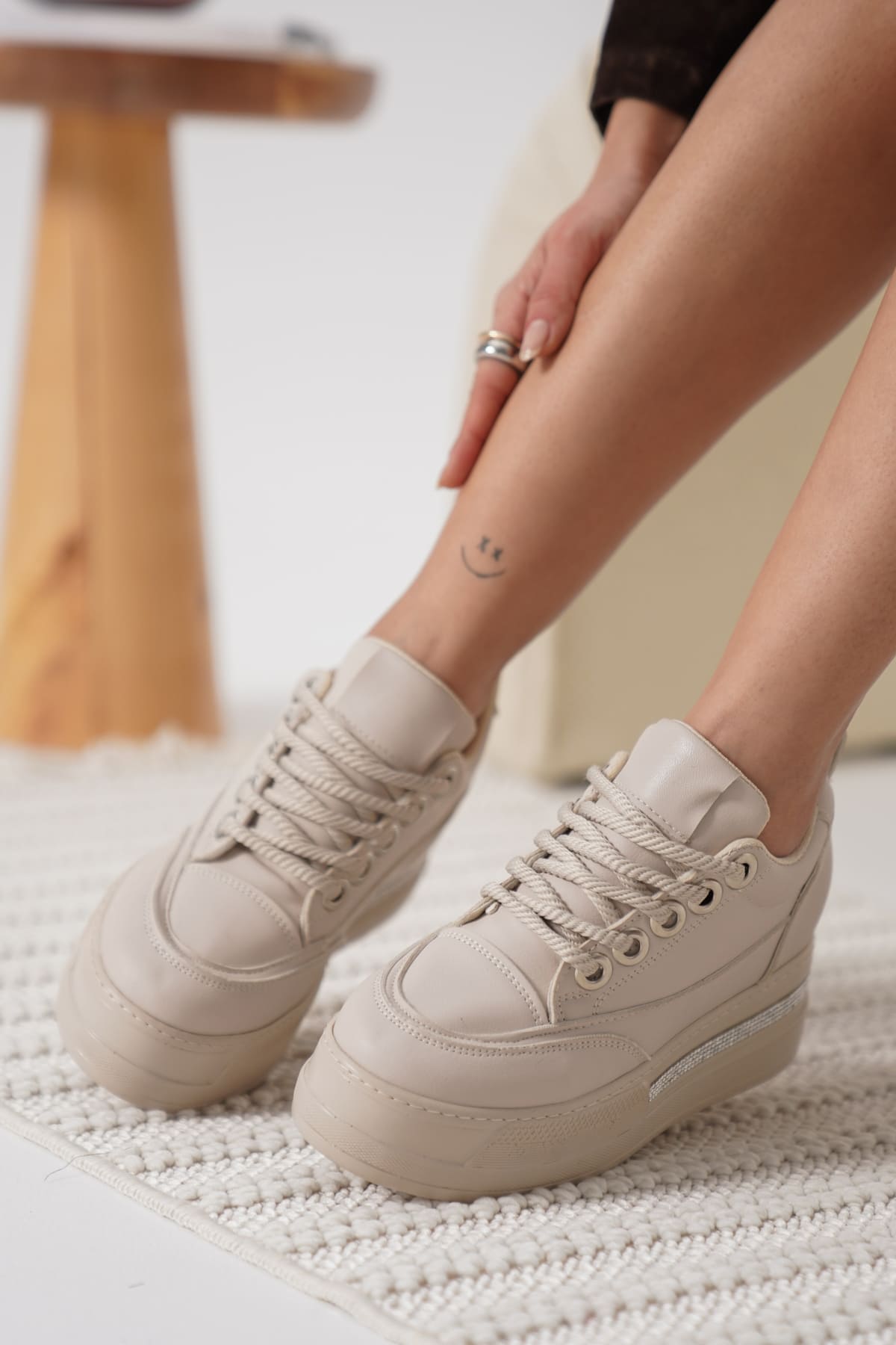Lunora Premium Yüksek Taban Bej 8 cm Gizli Topuk Kadın Sneaker