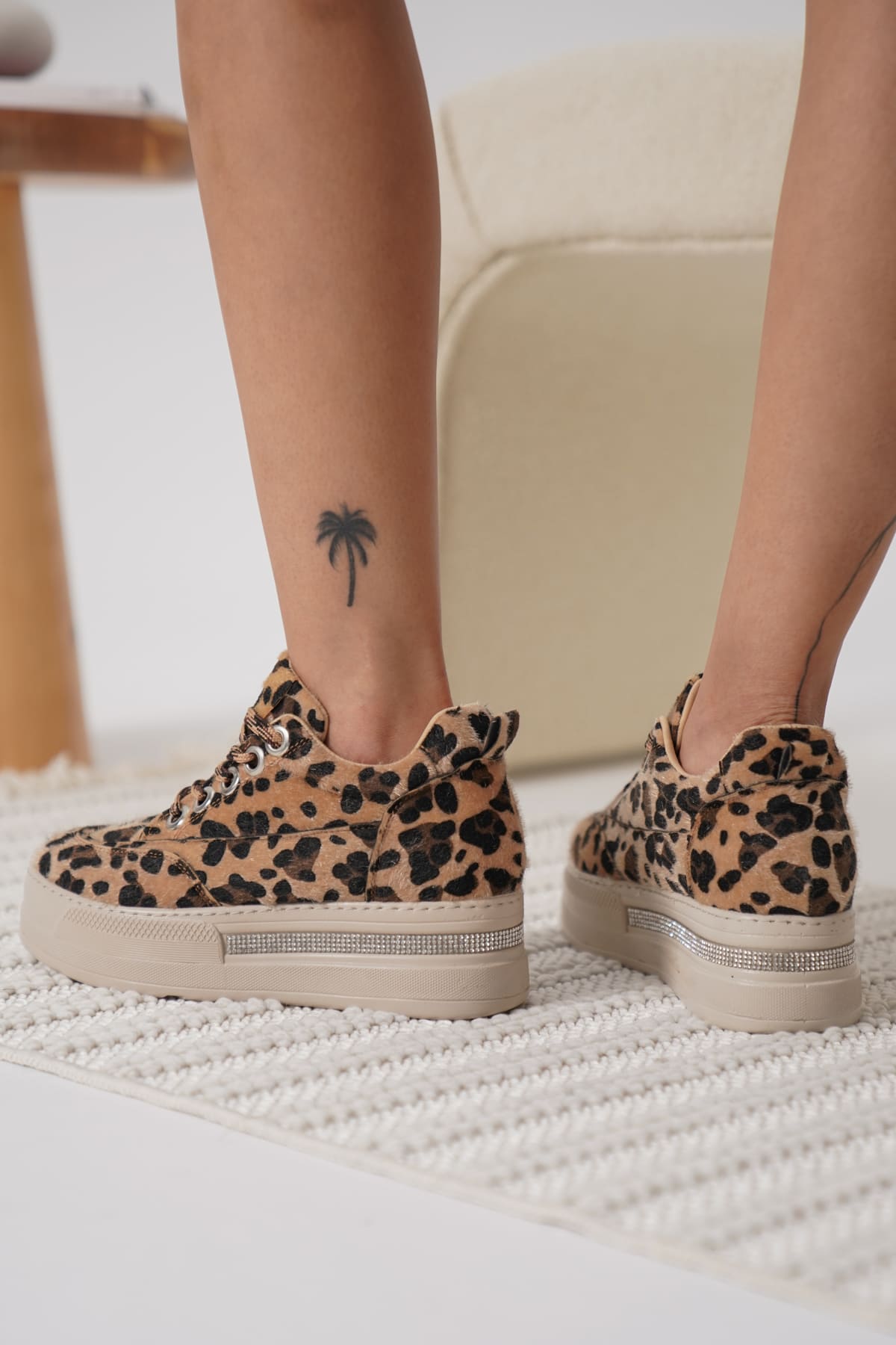 Lunora Premium Yüksek Taban Bej Leopar 8 cm Gizli Topuk Kadın Sneaker