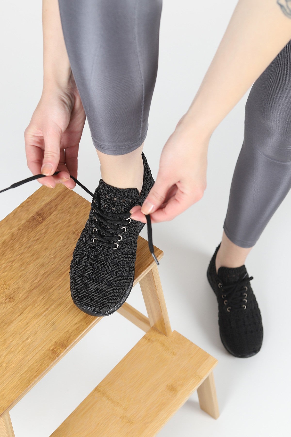 Luzia Elegant Design Model Lace Design Women's Sneakers Black