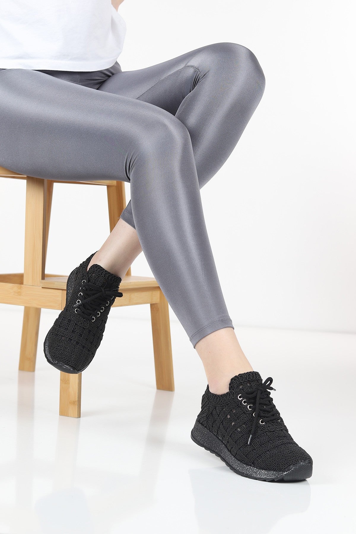 Luzia Elegant Design Model Lace Design Women's Sneakers Black