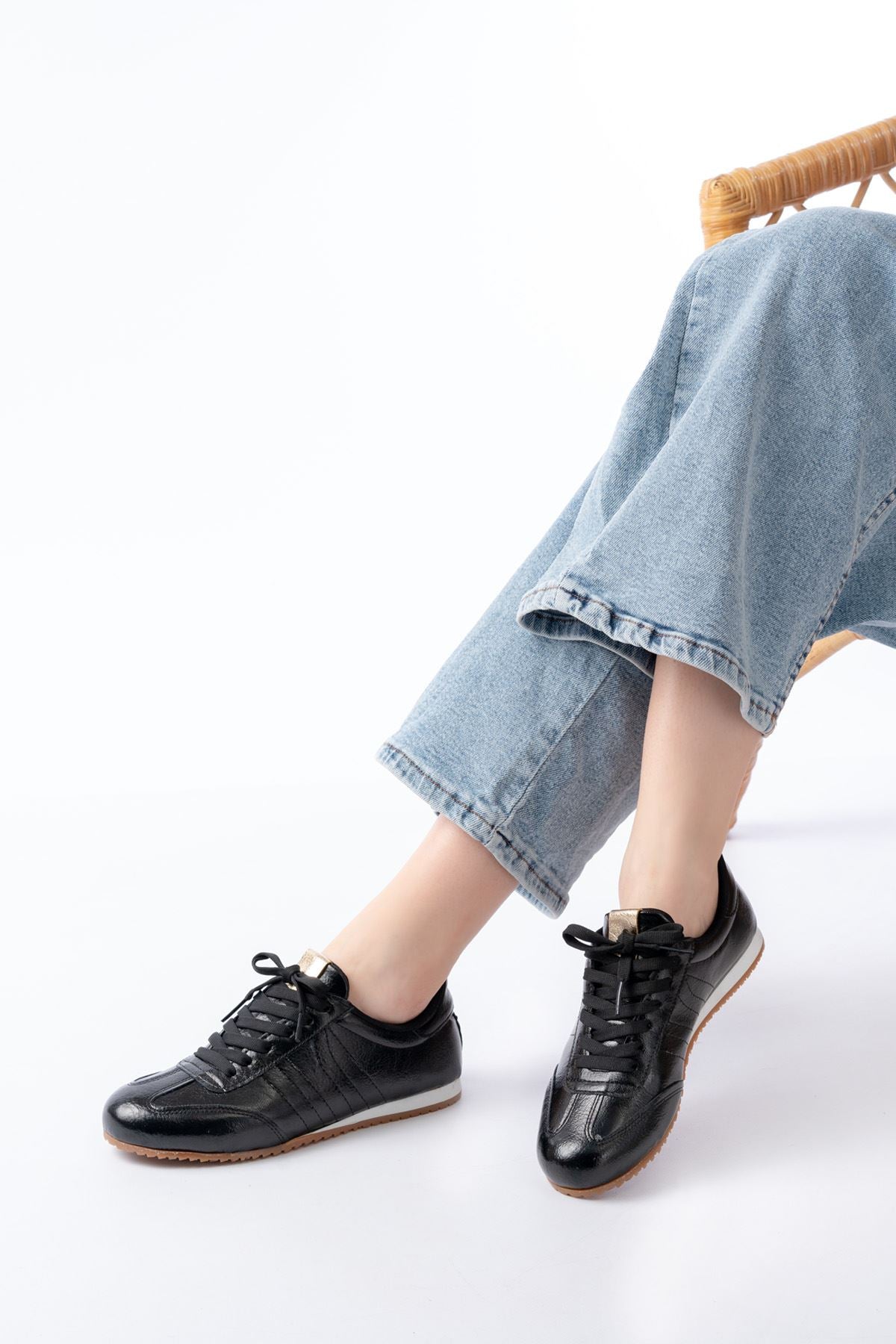 ZRİNM-1009 Premium Siyah Rugan Bağcıklı Kadın Sneaker