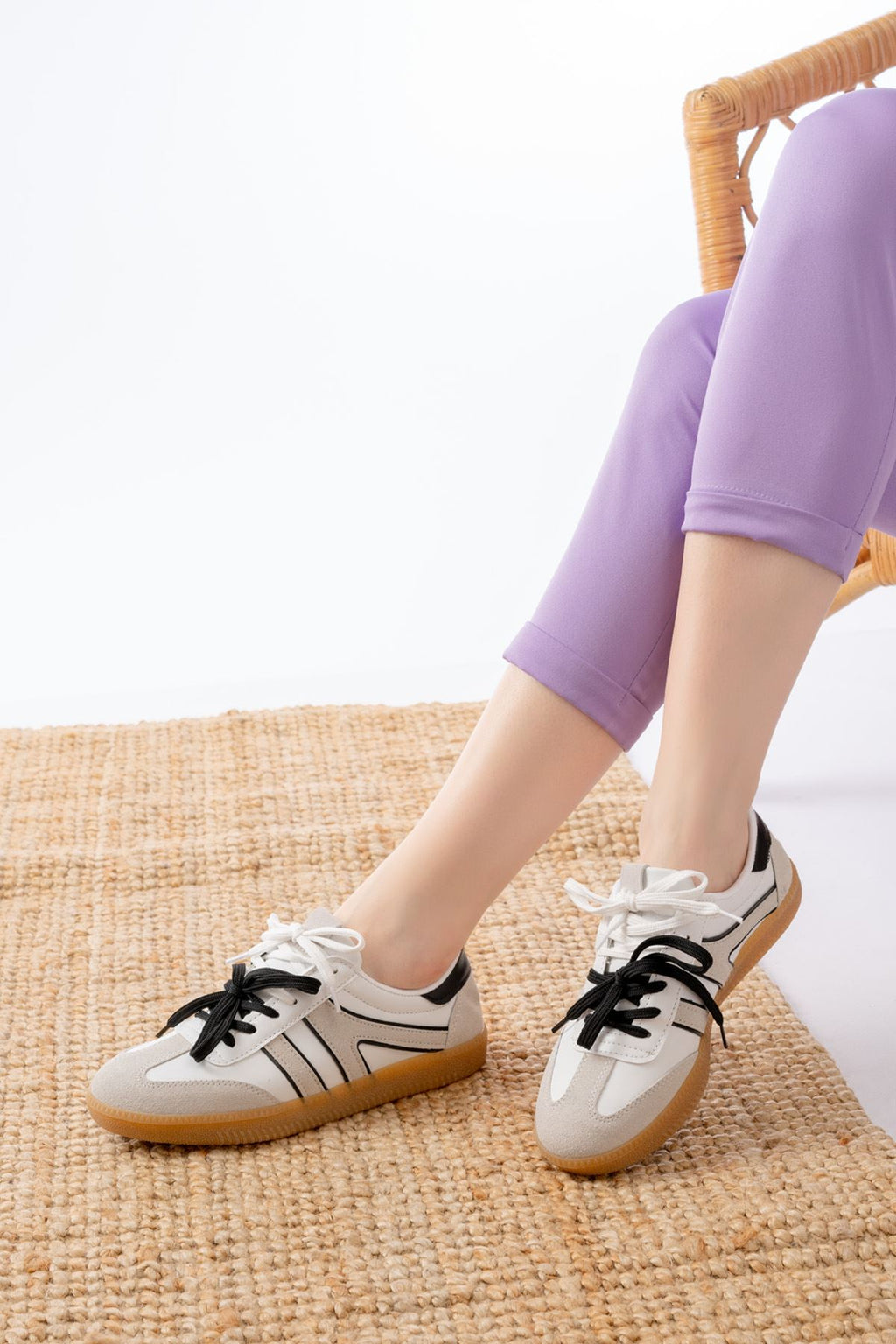 ZRİN-6005 Premium Beyaz Siyah Bağcıklı Termo Taban Günlük Kadın Sneaker