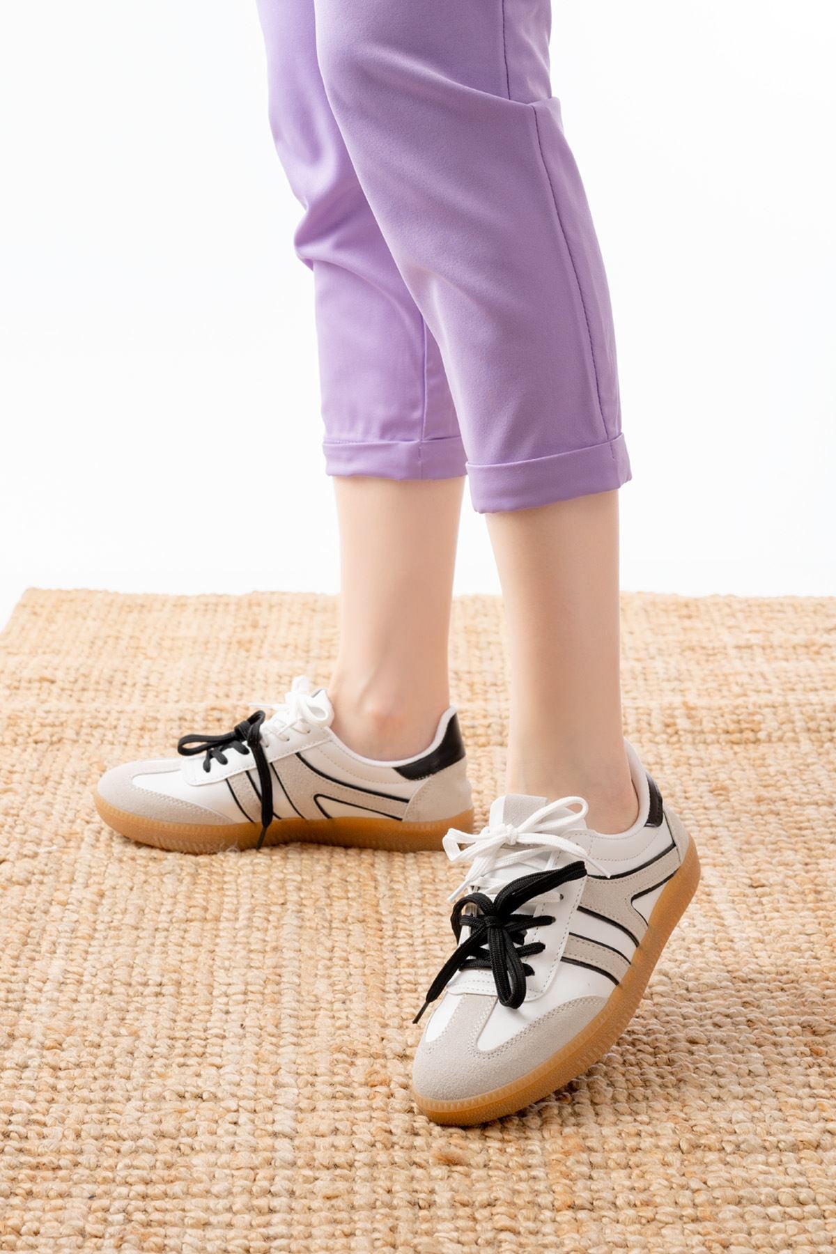 ZRİN-6005 Premium Beyaz Siyah Bağcıklı Termo Taban Günlük Kadın Sneaker