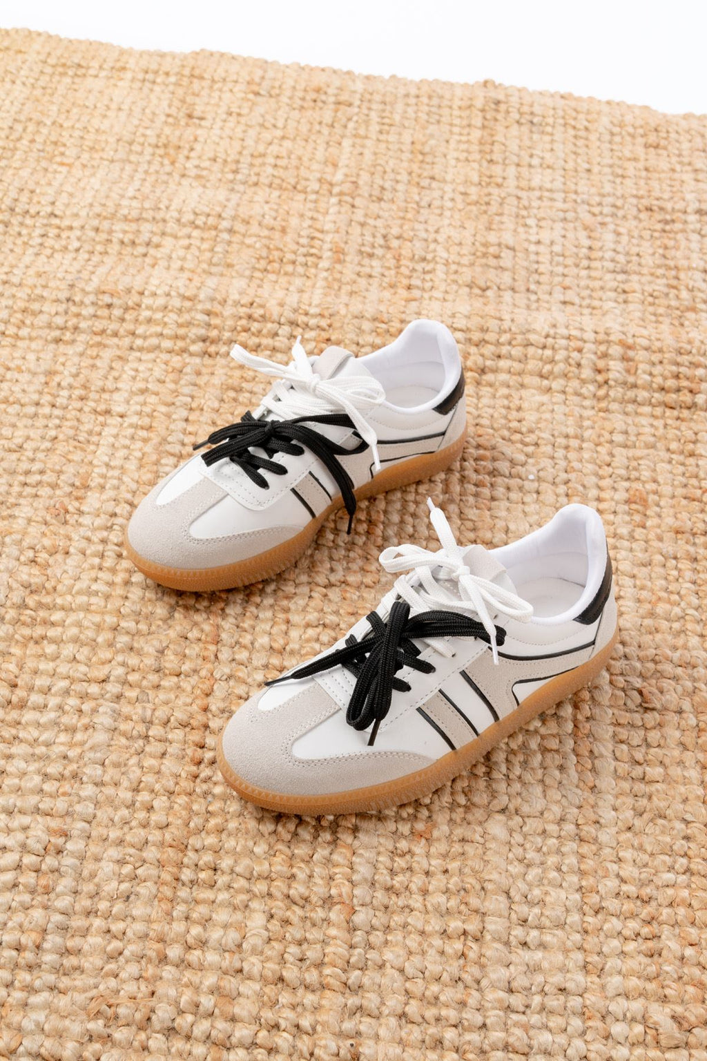 ZRİN-6005 Premium Beyaz Siyah Bağcıklı Termo Taban Günlük Kadın Sneaker