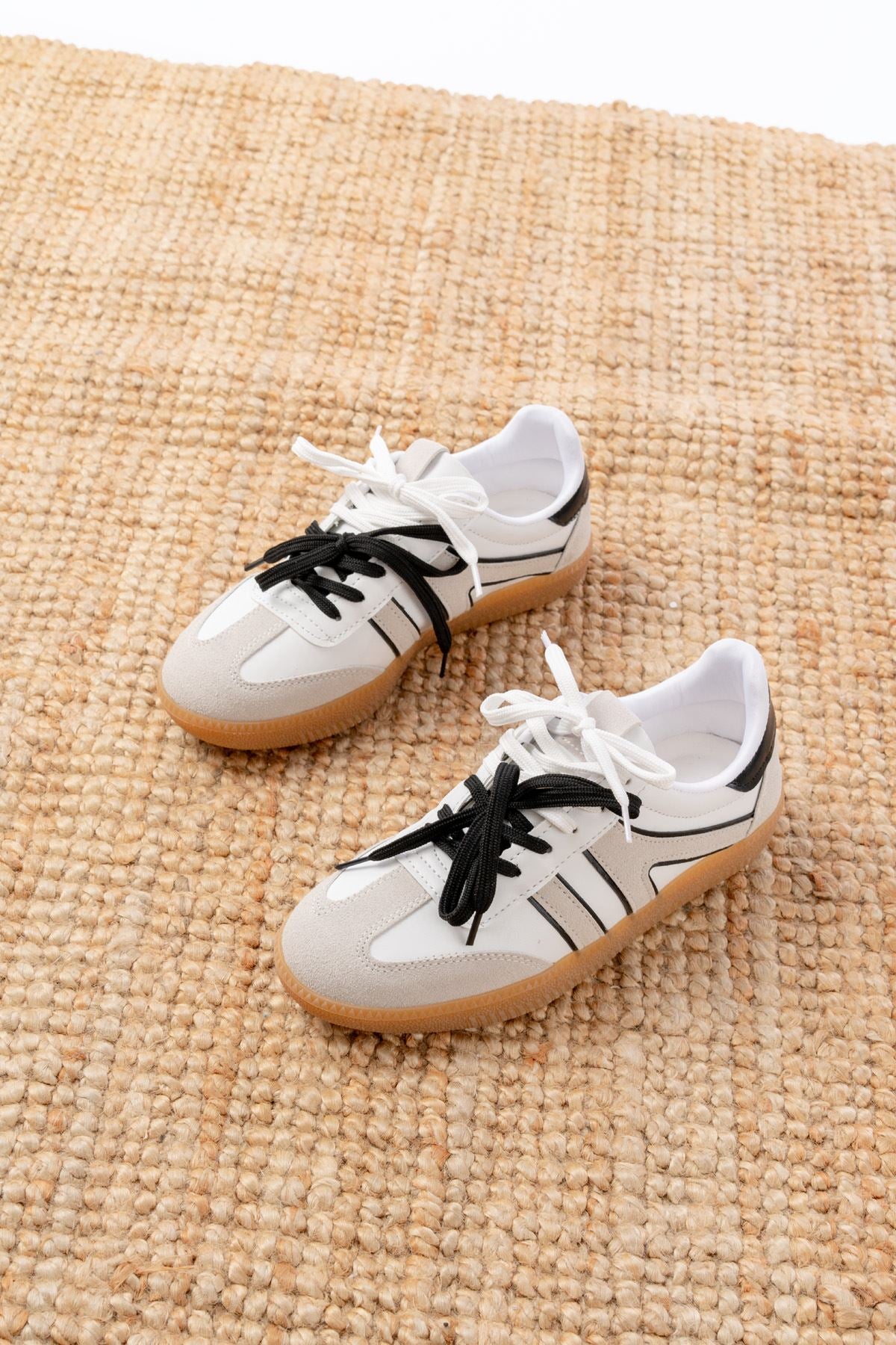 ZRİN-6005 Premium Beyaz Siyah Bağcıklı Termo Taban Günlük Kadın Sneaker