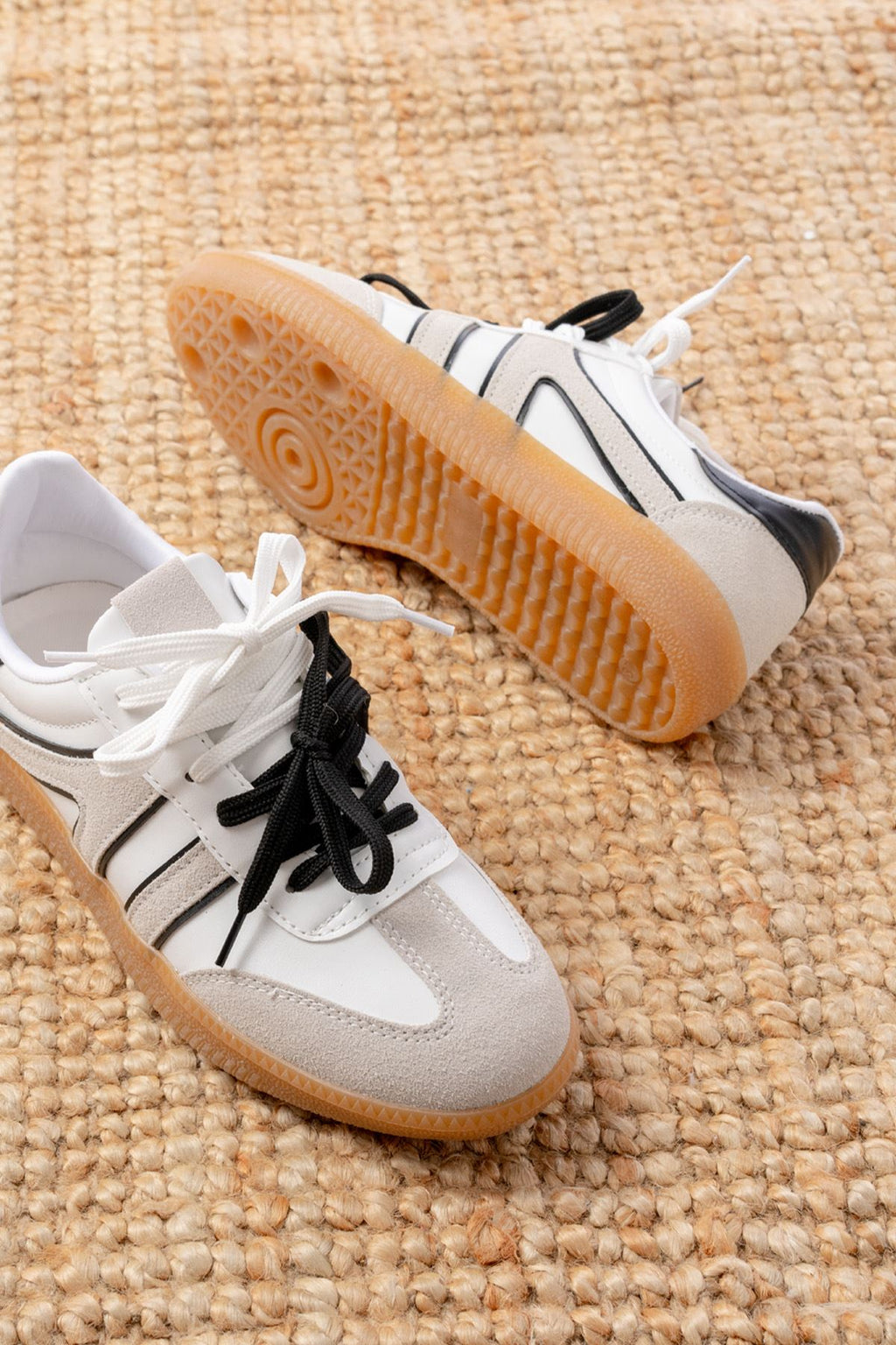 ZRİN-6005 Premium Beyaz Siyah Bağcıklı Termo Taban Günlük Kadın Sneaker