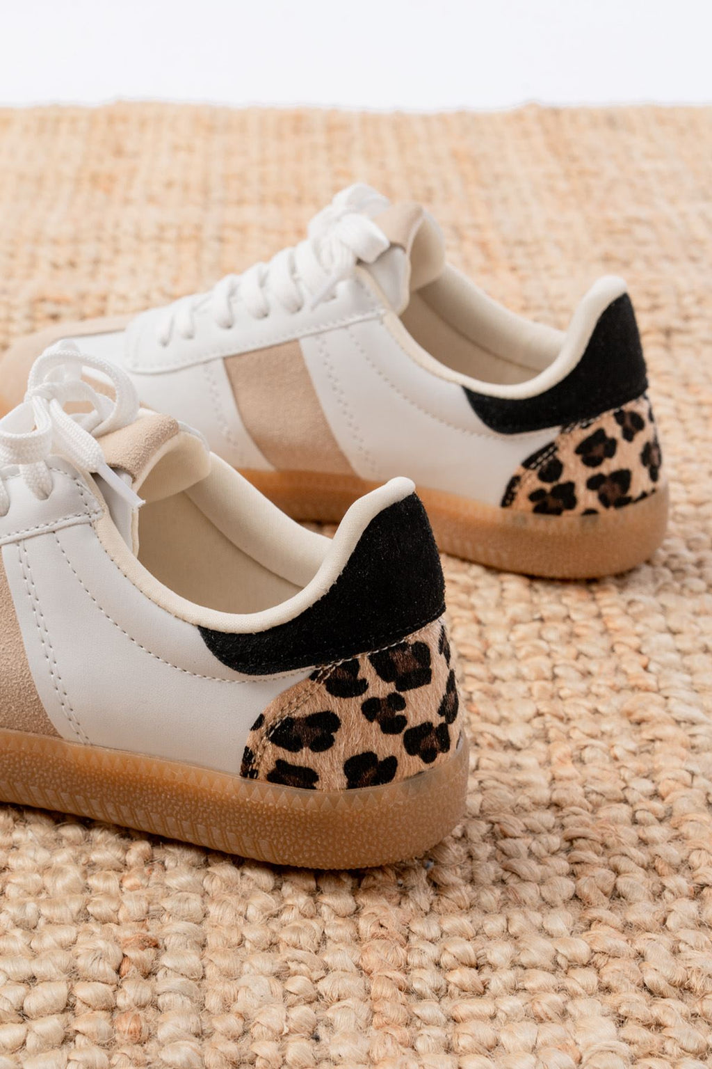 ZRİNM-6006 Premium Beyaz Garni Leopar Desenli Bağcıklı Kadın Sneaker