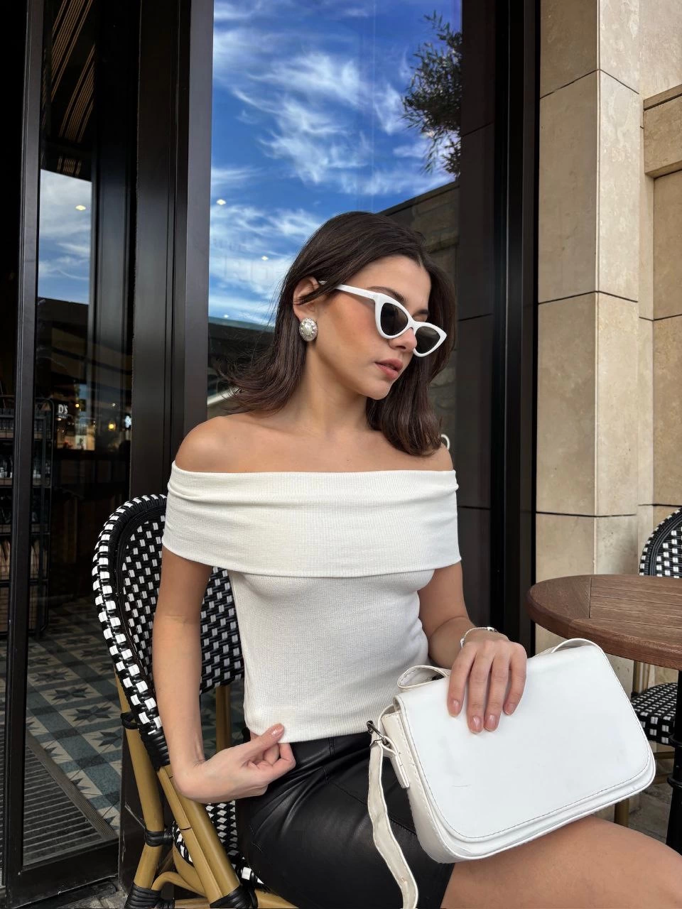 Madonna Yaka Sıfır Kol Bluz Beyaz