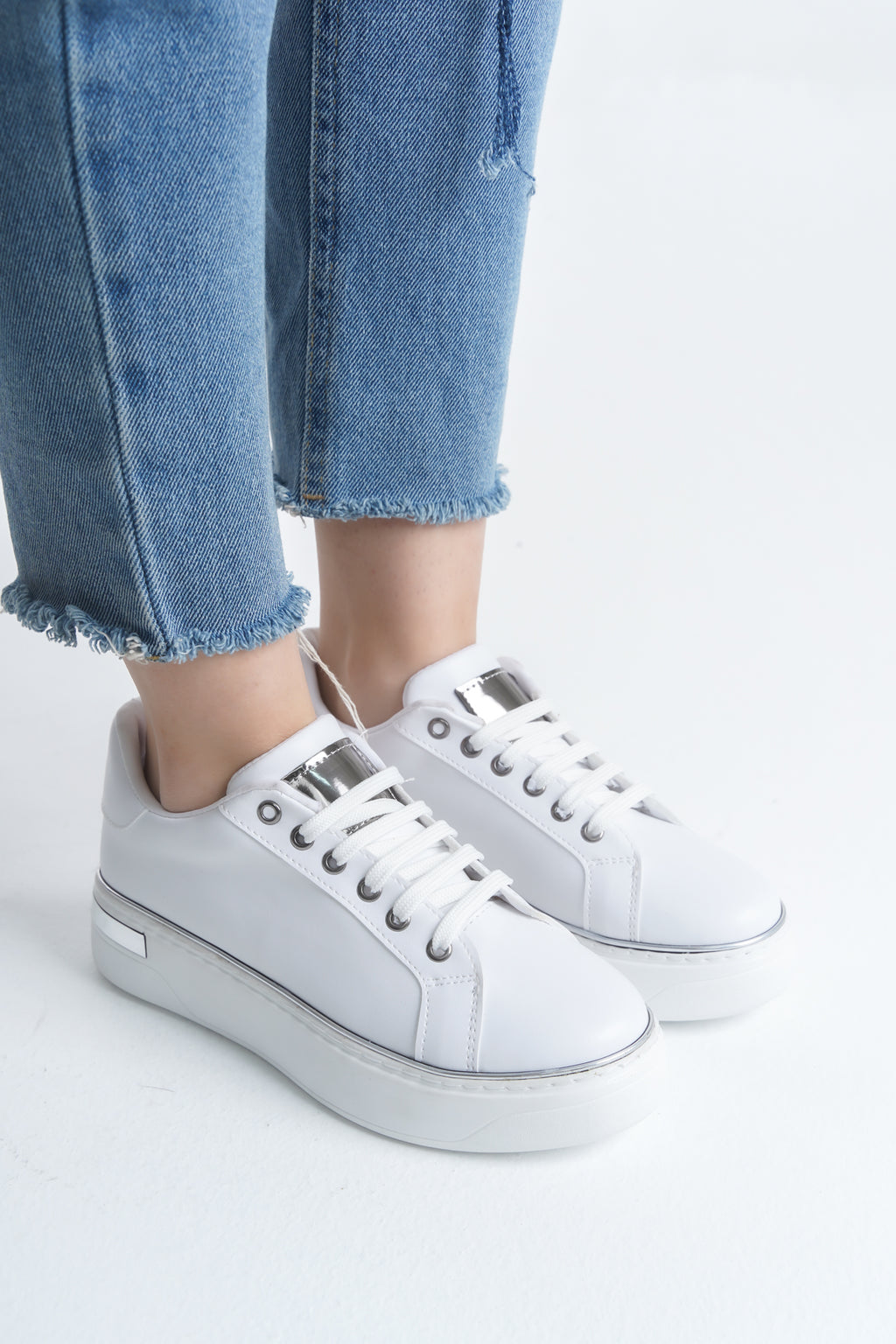MINA Bağcıklı Ortopedik Taban Kadın Sneaker Spor Ayakkabı - Beyaz/Gümüş