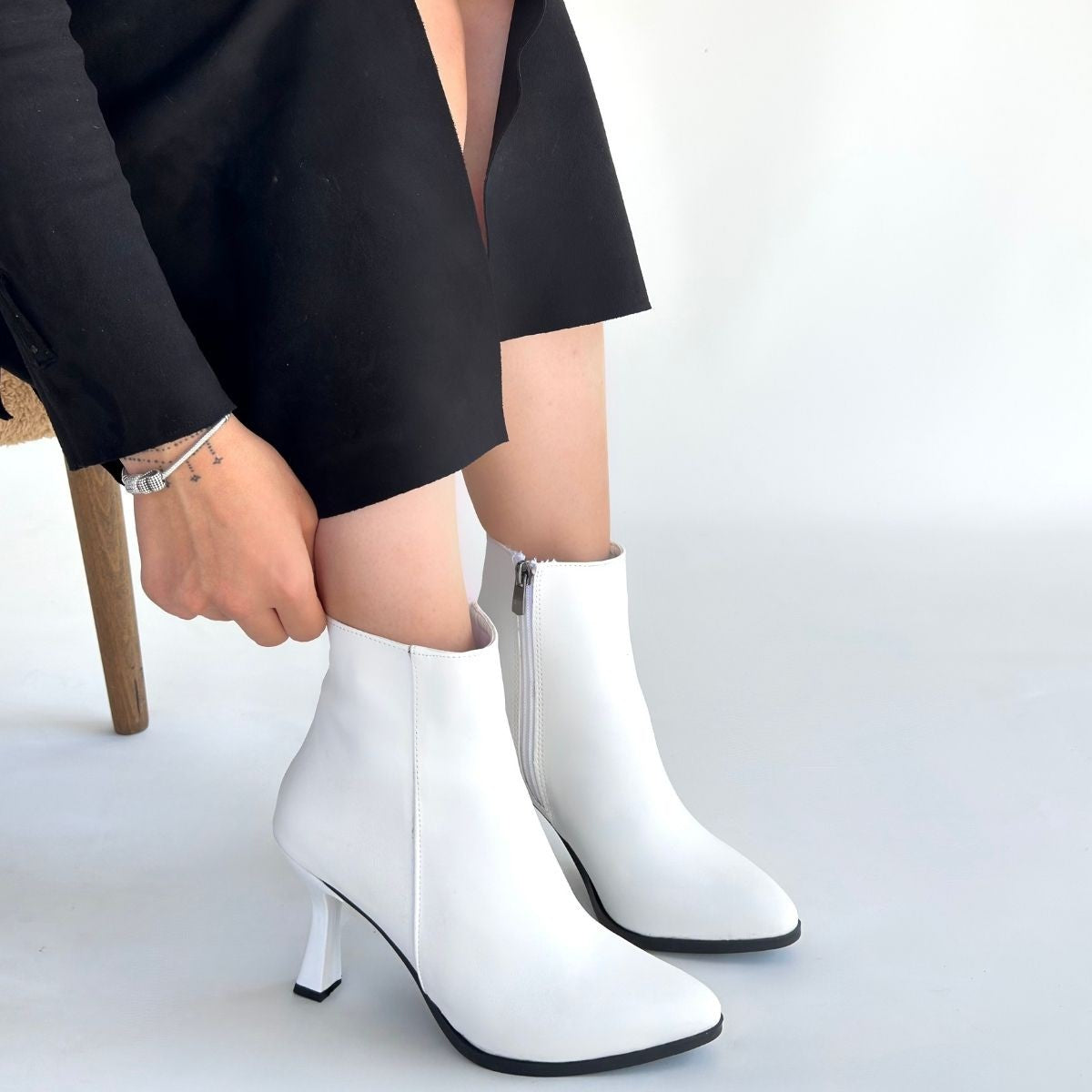 Mişha İnce Topuklu Fermuarlı Beyaz Bot