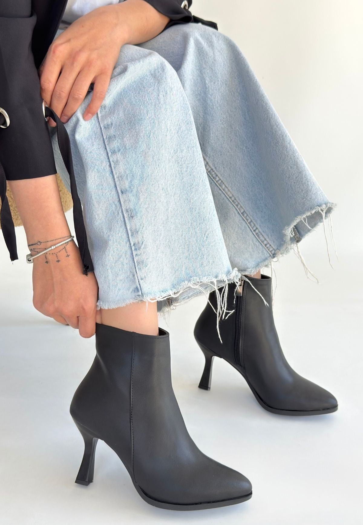 Mişha İnce Topuklu Fermuarlı Siyah Bot