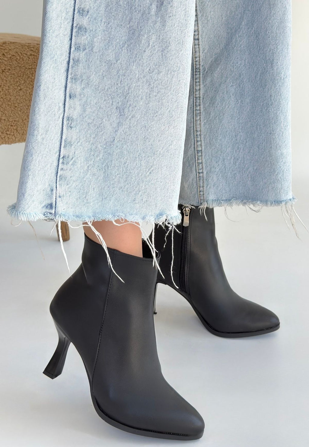 Mişha İnce Topuklu Fermuarlı Siyah Bot