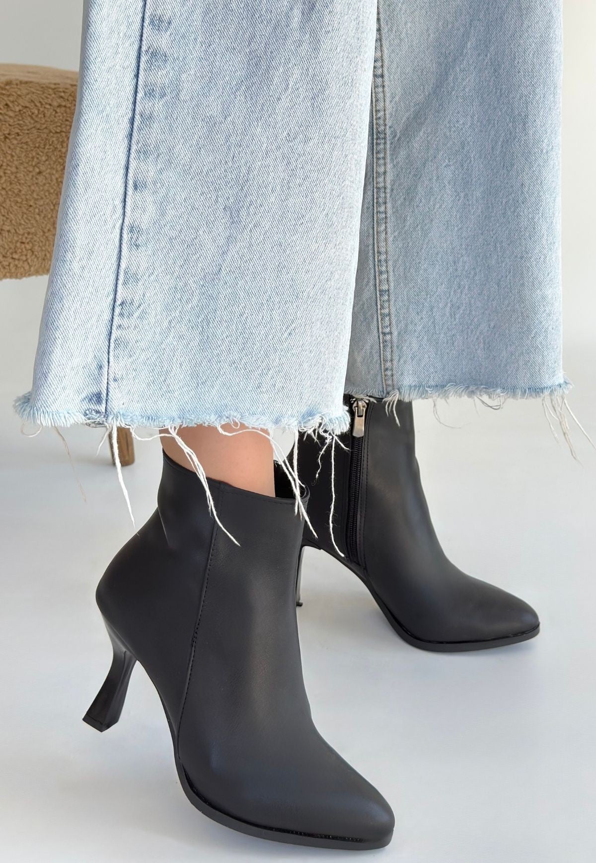 Mişha İnce Topuklu Fermuarlı Siyah Bot