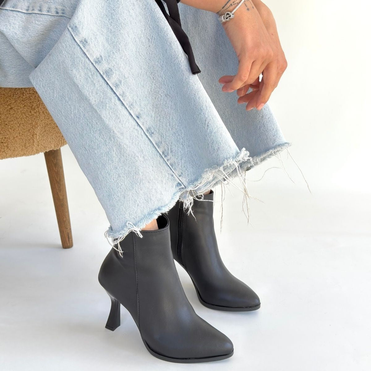 Mişha İnce Topuklu Fermuarlı Siyah Bot