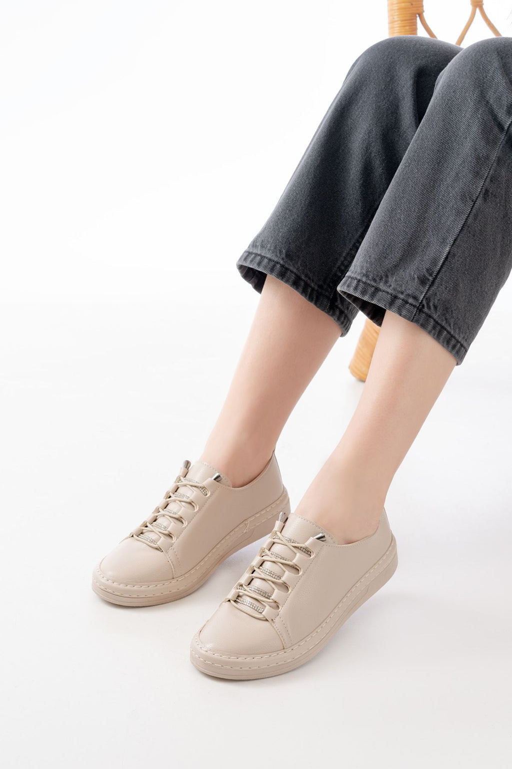 ZRİN-9026 Premium Bej Bağcıklı Taş Aksesuarlı Kadın Sneaker