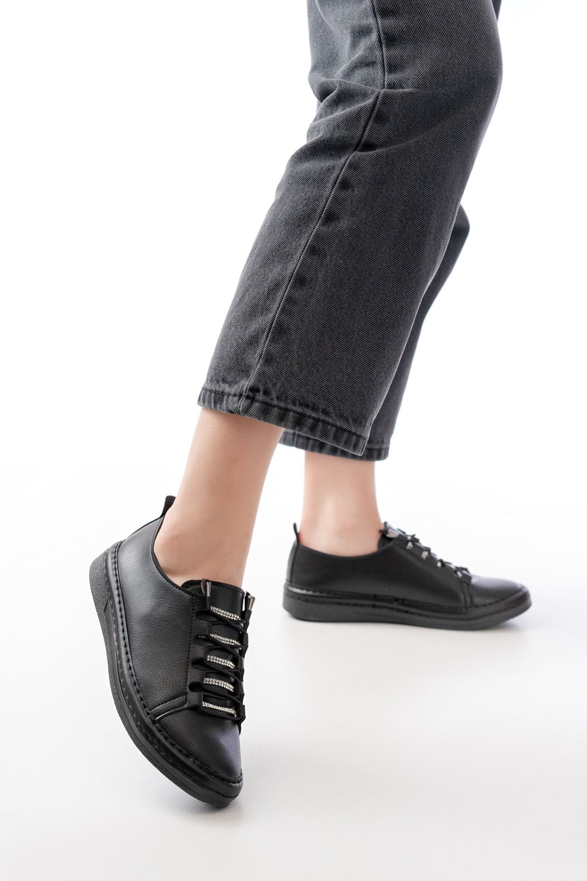 ZRİN-9026 Premium Siyah Bağcıklı Taş Aksesuarlı Kadın Sneaker