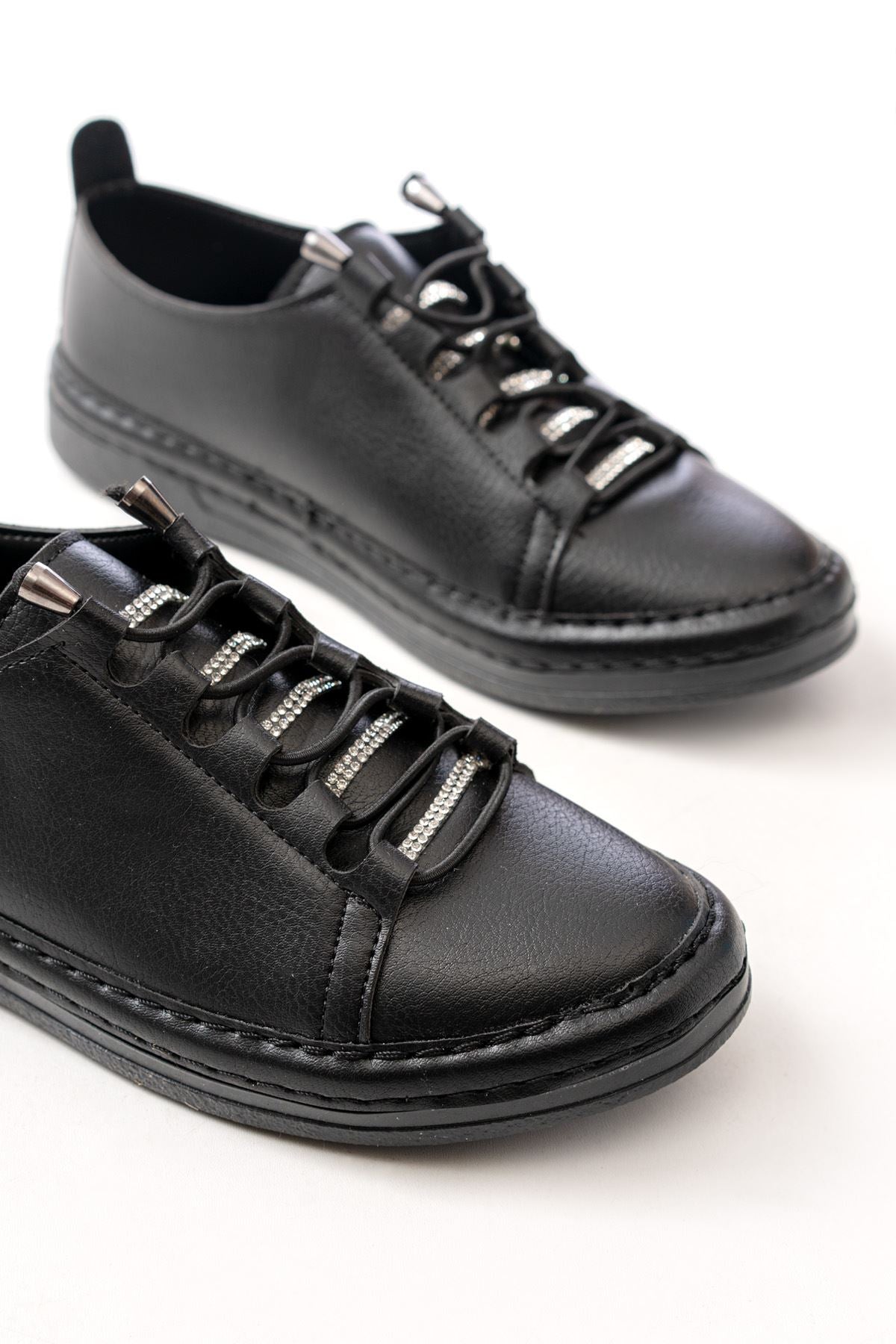 ZRİN-9026 Premium Siyah Bağcıklı Taş Aksesuarlı Kadın Sneaker
