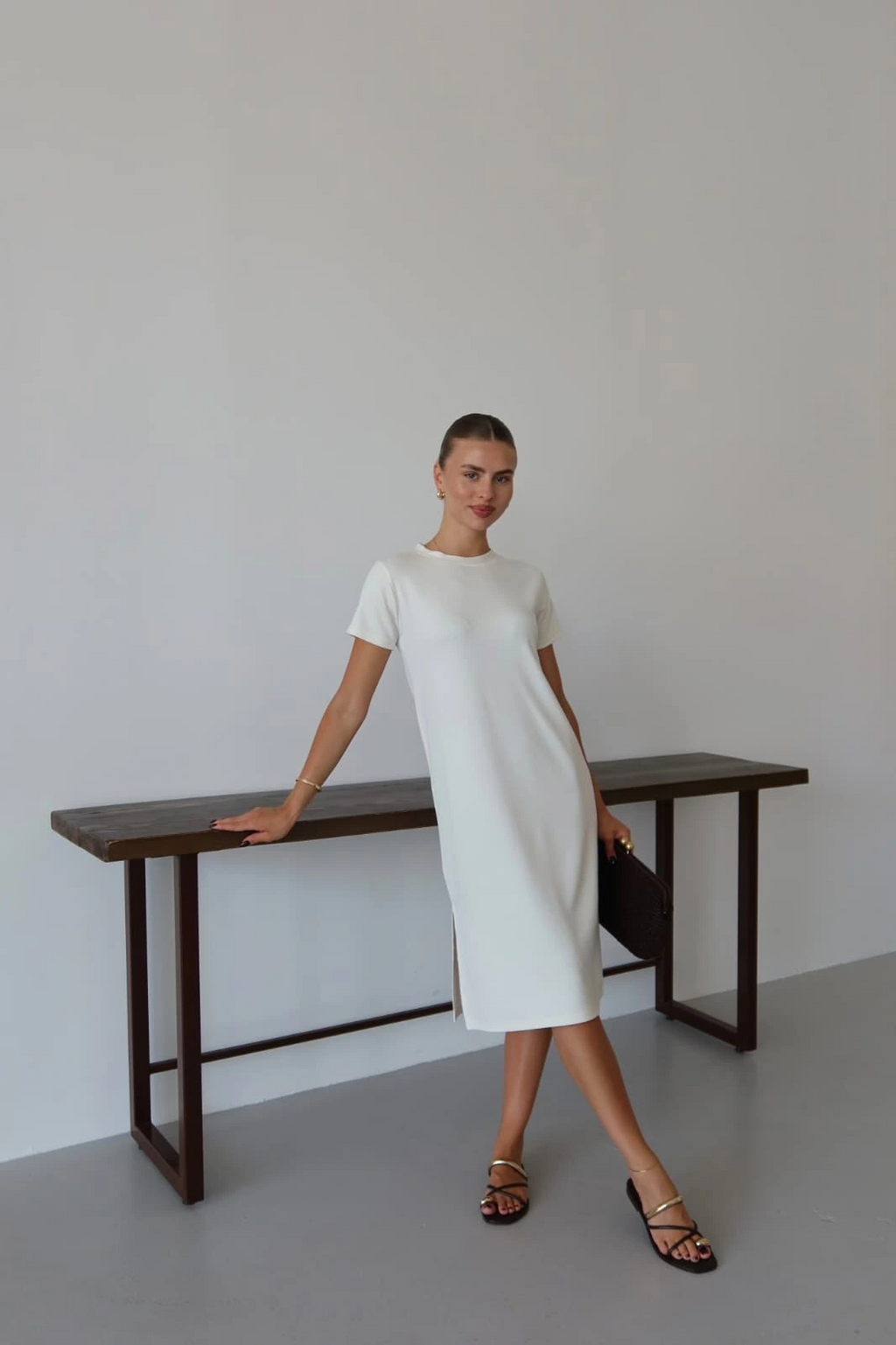 Modal yırtmaçlı elbise beyaz