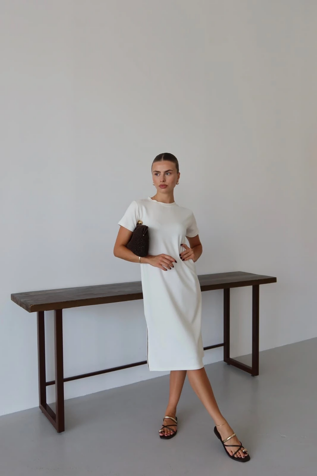 Modal yırtmaçlı elbise beyaz