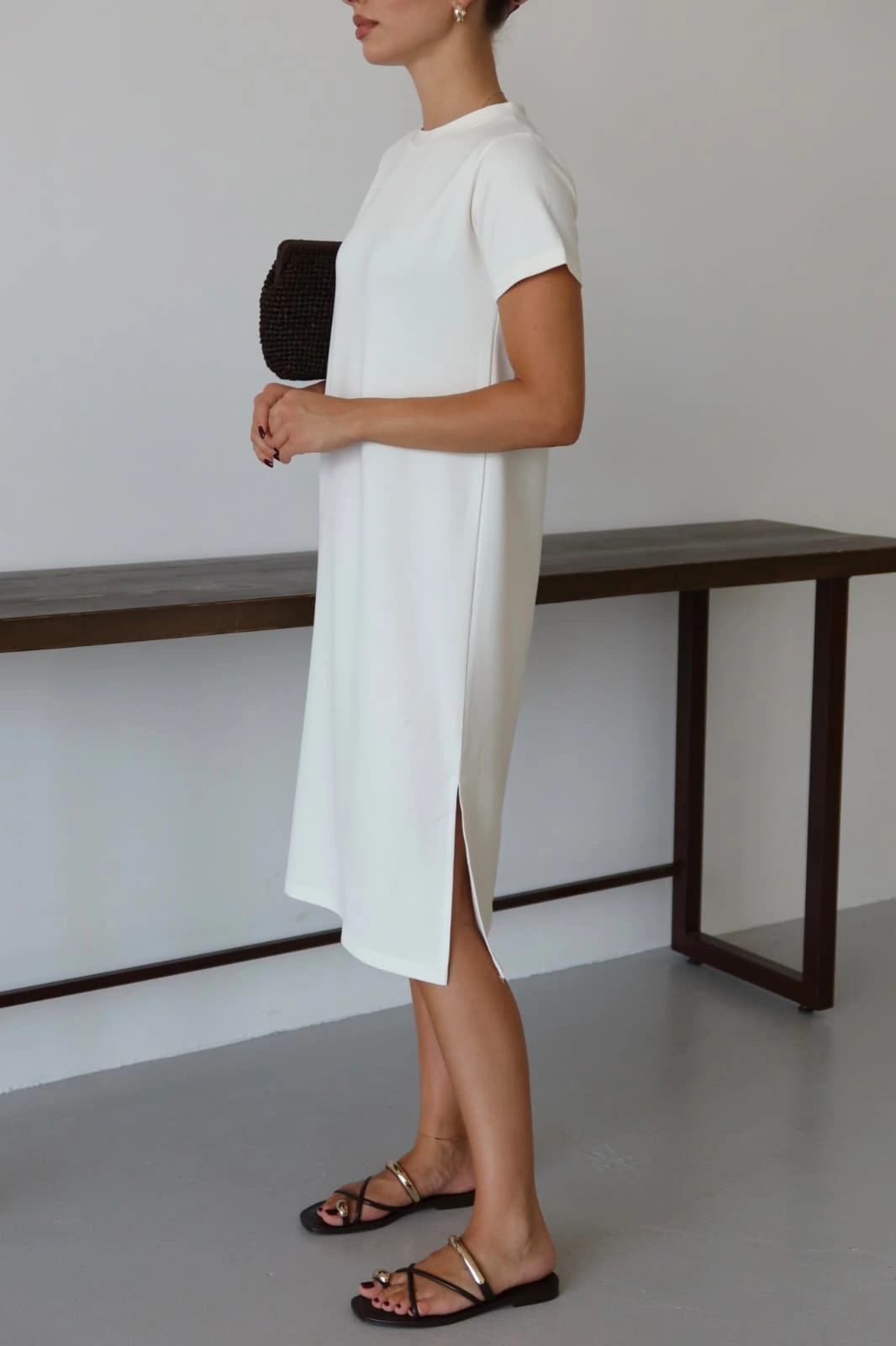 Modal yırtmaçlı elbise beyaz