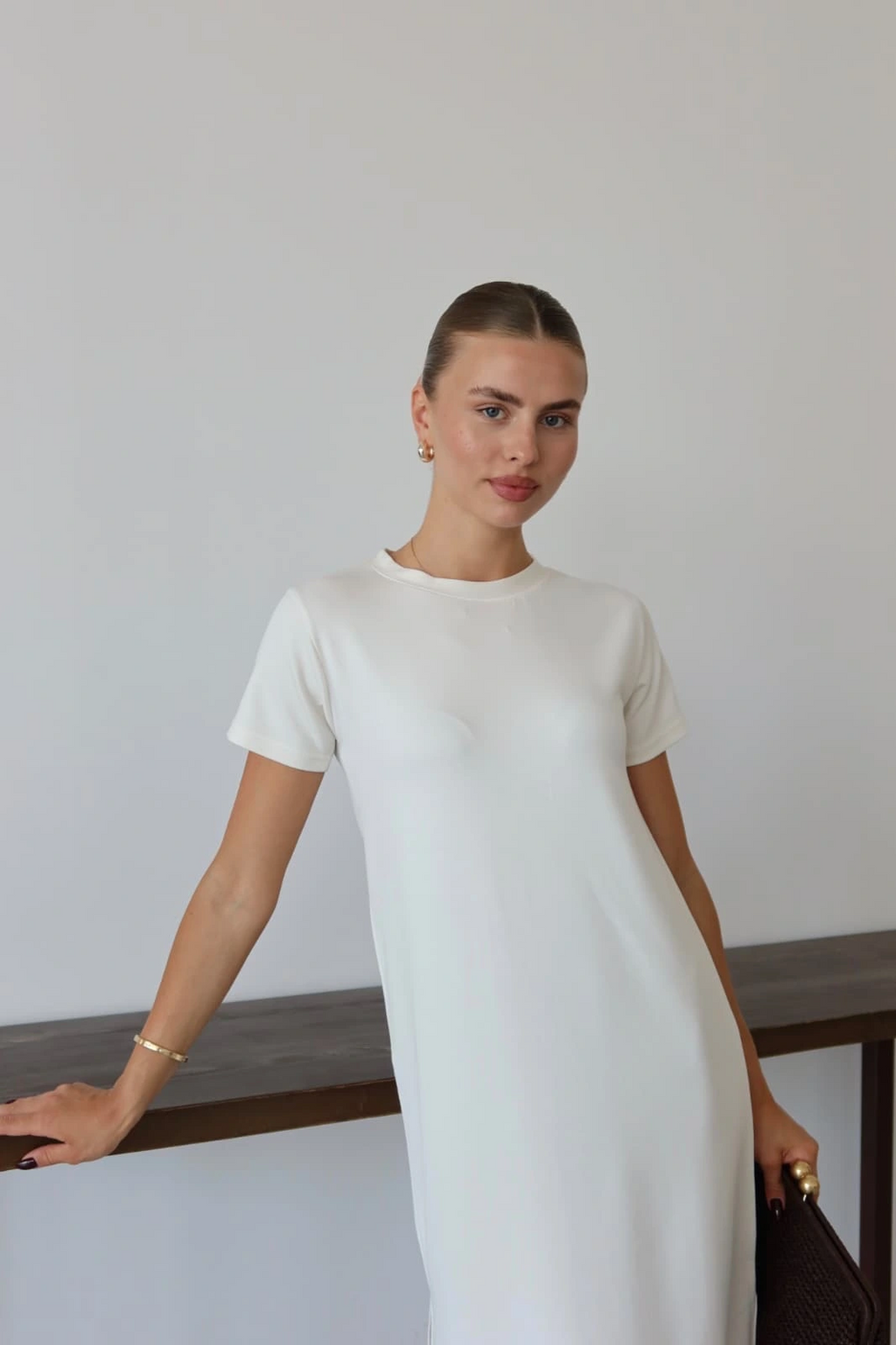 Modal yırtmaçlı elbise beyaz