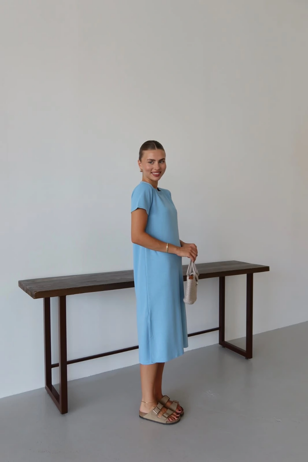 Modal yırtmaçlı elbise mavi