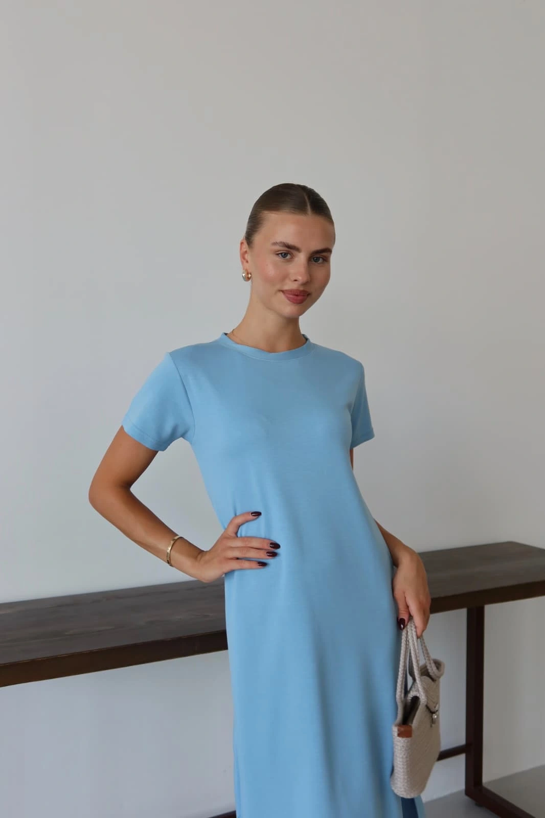 Modal yırtmaçlı elbise mavi