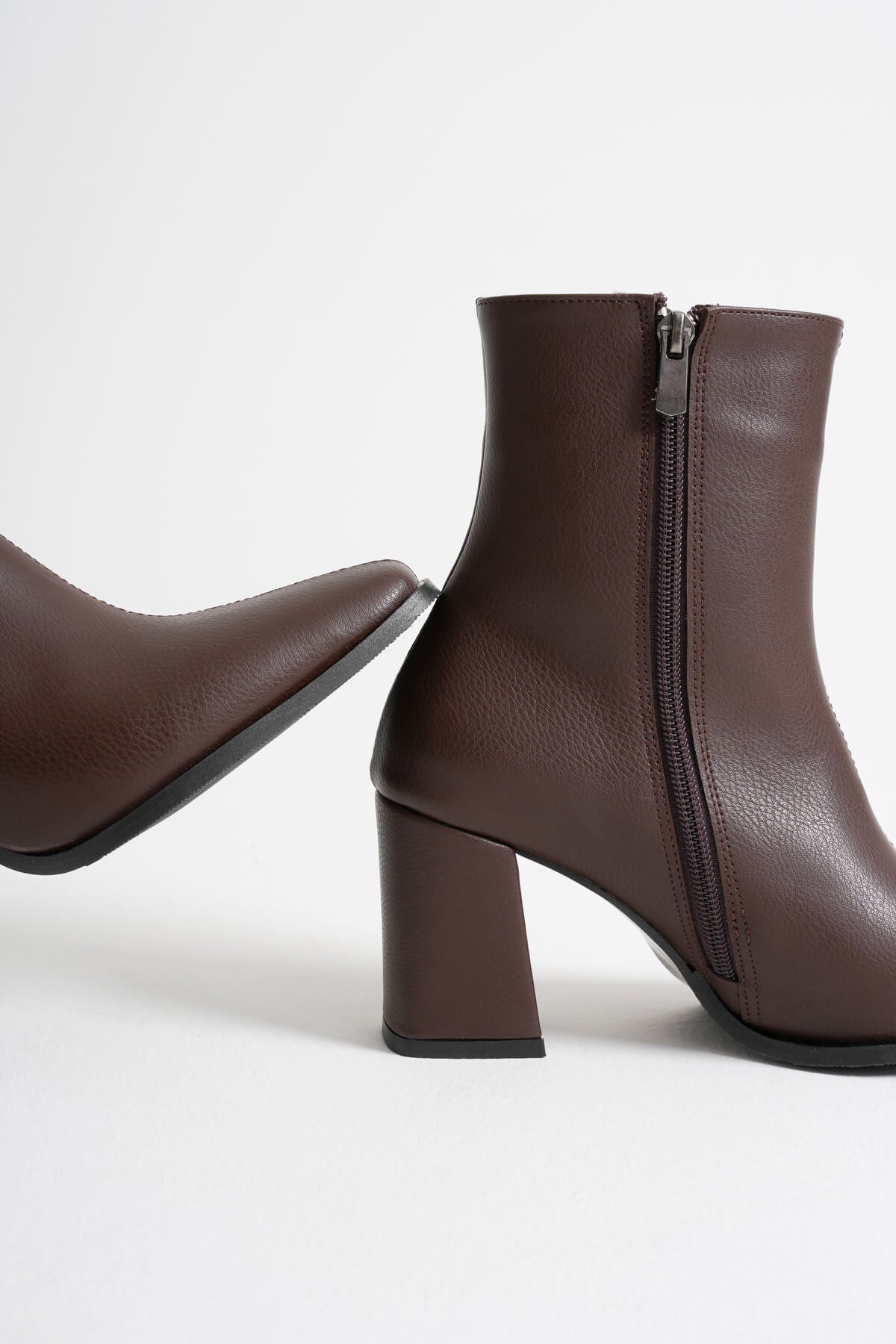 Mue Premium Kadın Acı Kahve Kalın Topuklu Fermuarlı Bot