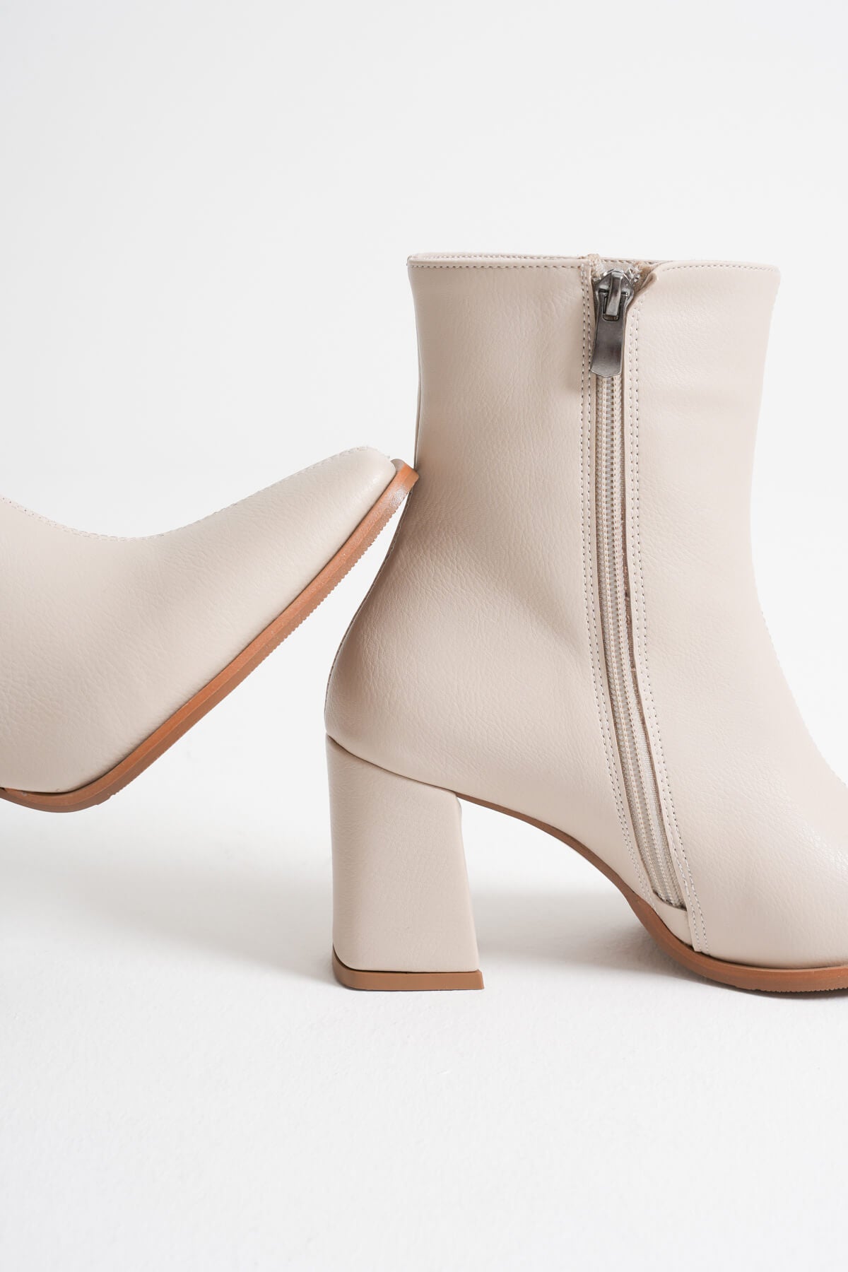 Mue Premium Kadın Bej Kalın Topuklu Fermuarlı Bot
