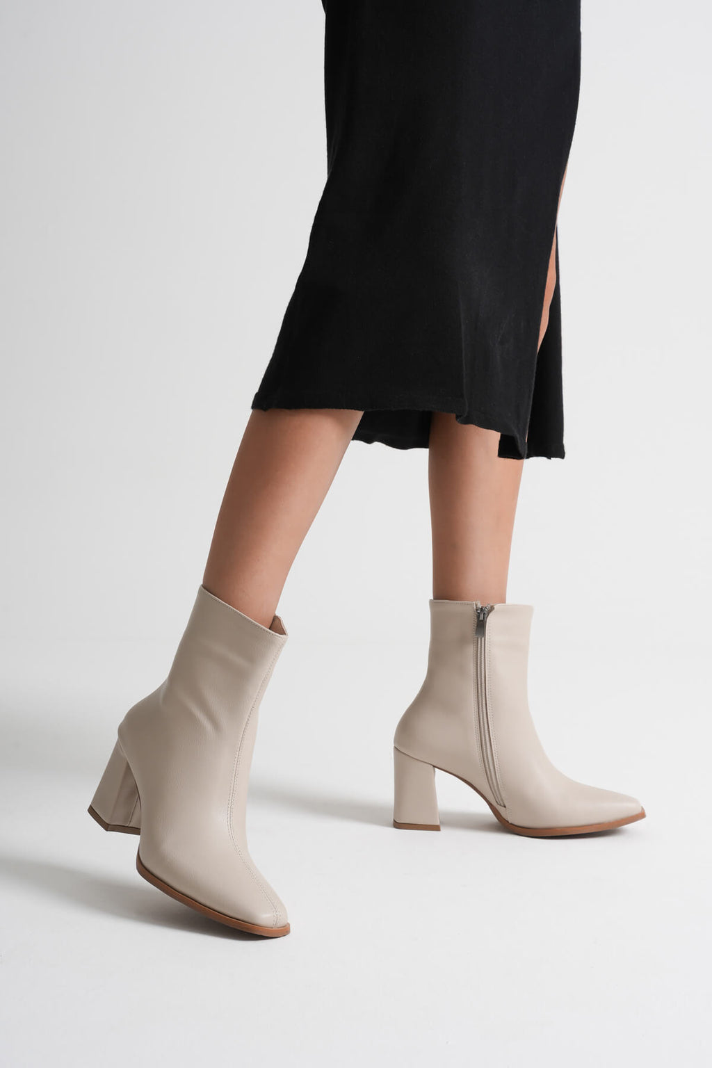 Mue Premium Kadın Bej Kalın Topuklu Fermuarlı Bot