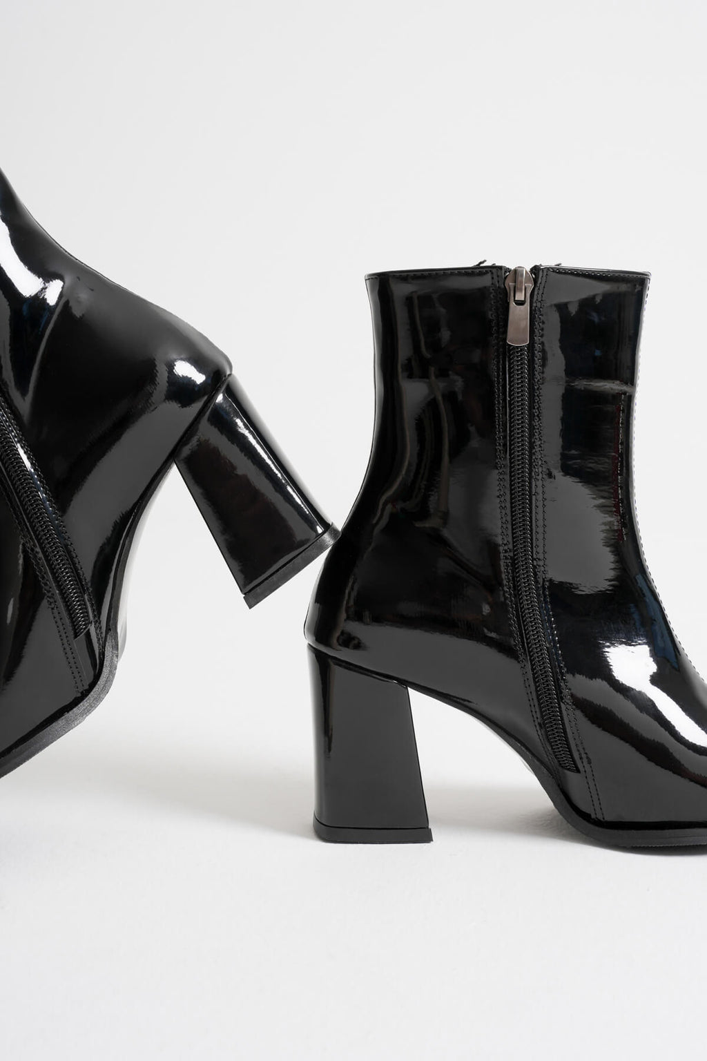 Mue Premium Kadın Siyah Rugan Kalın Topuklu Fermuarlı Bot