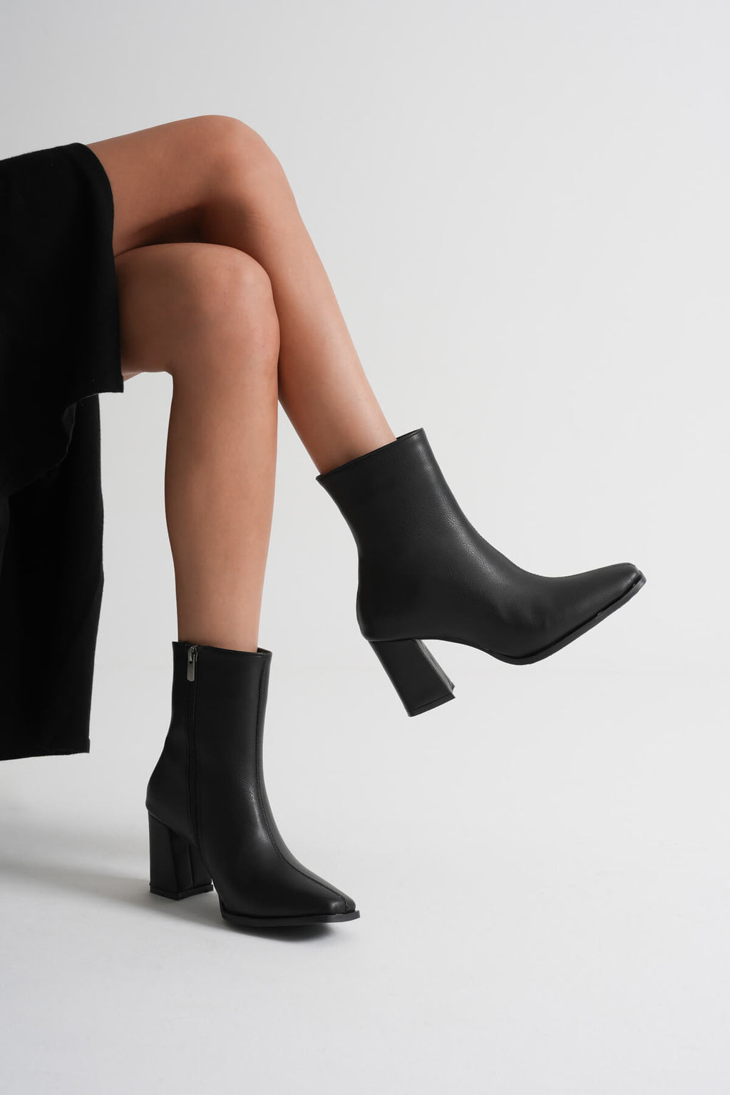 Mue Premium Kadın Siyah Kalın Topuklu Fermuarlı Bot