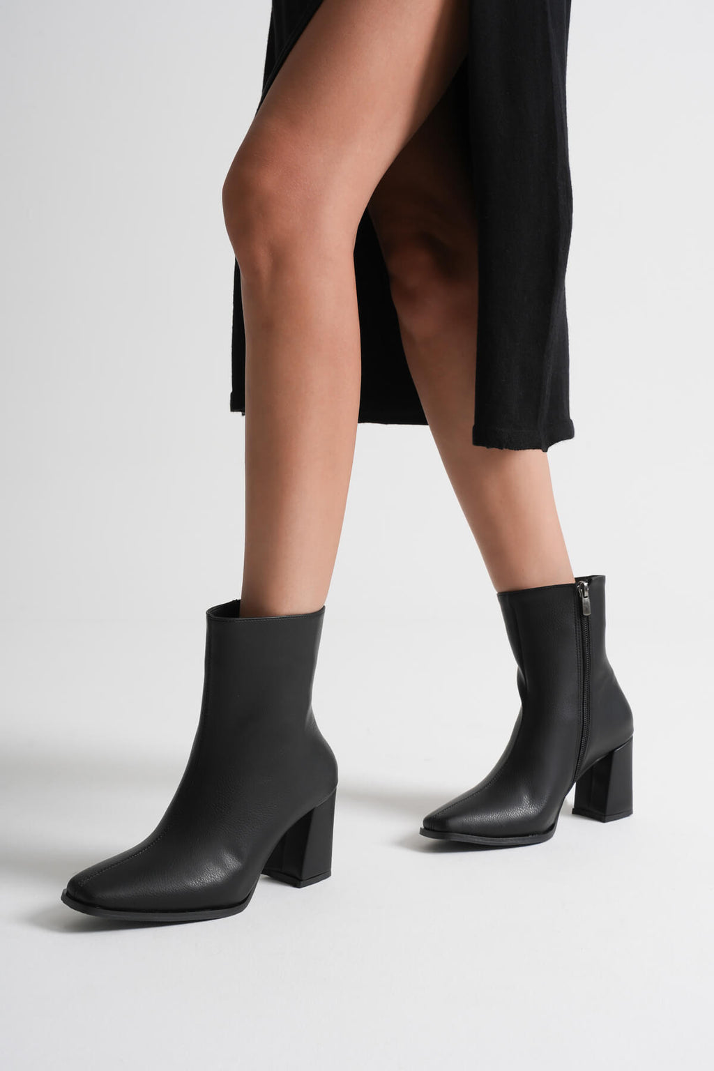 Mue Premium Kadın Siyah Kalın Topuklu Fermuarlı Bot
