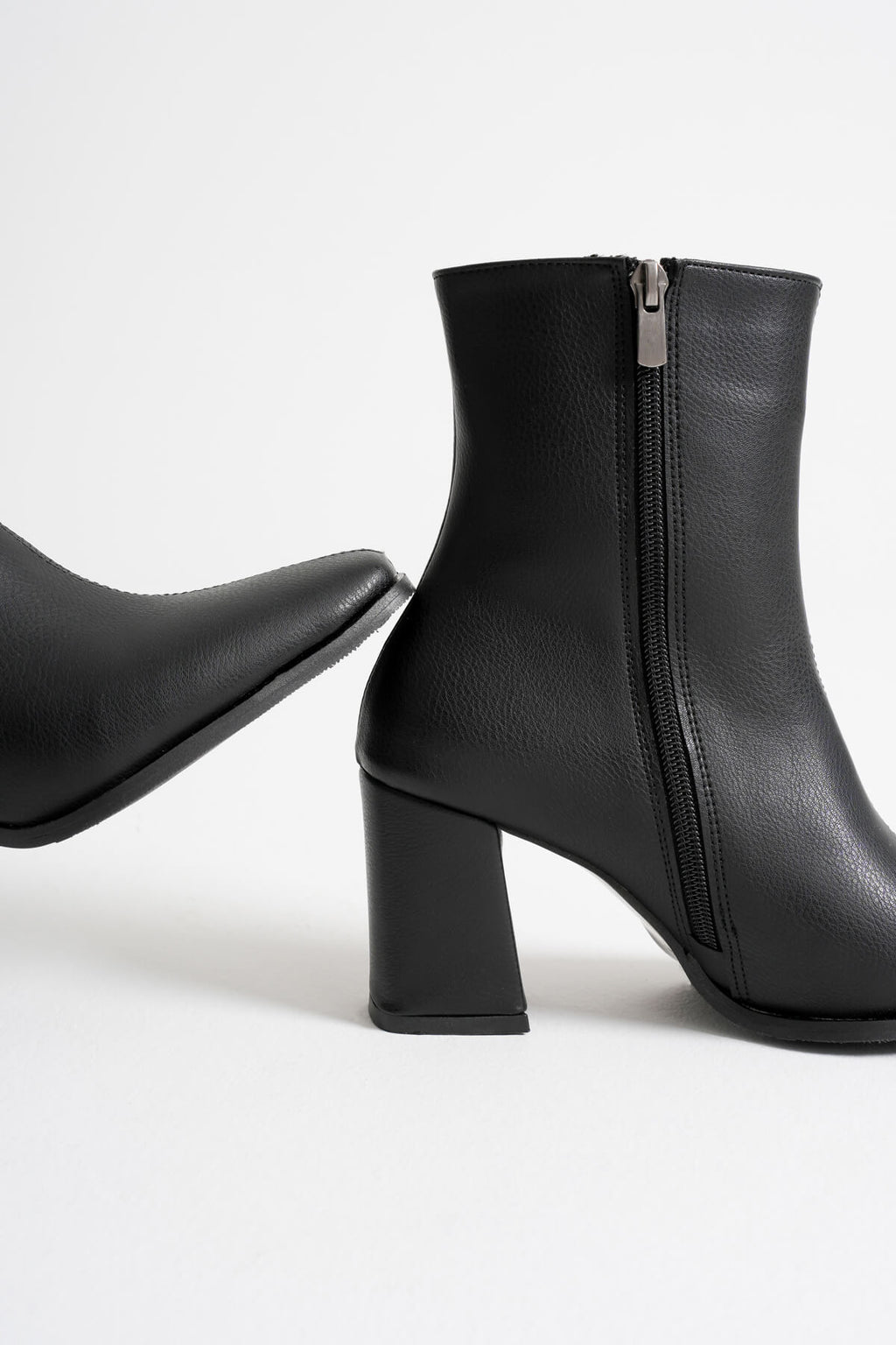 Mue Premium Kadın Siyah Kalın Topuklu Fermuarlı Bot