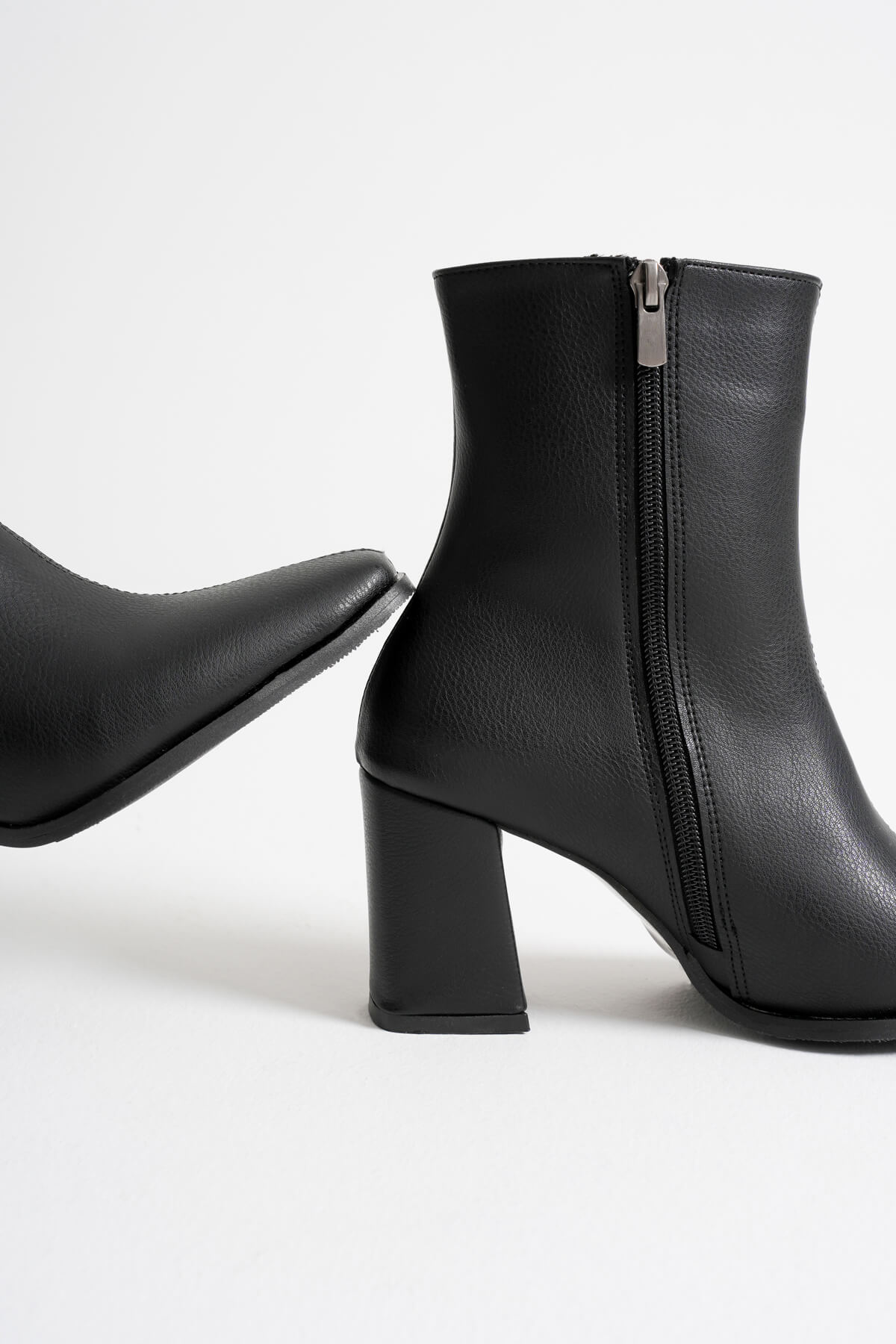 Mue Premium Kadın Siyah Kalın Topuklu Fermuarlı Bot