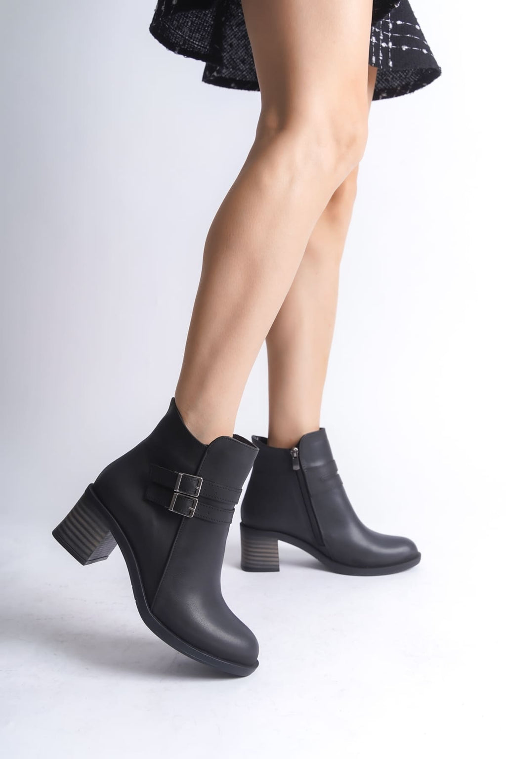 NOE - Buckled Zippered Orthopedic Sole Heeled Women's Boots Black