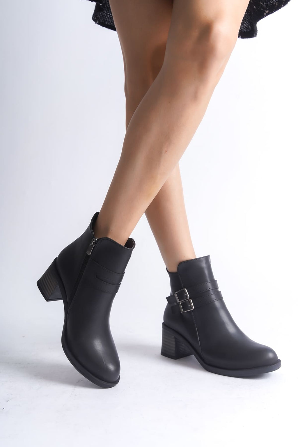 NOE - Buckled Zippered Orthopedic Sole Heeled Women's Boots Black