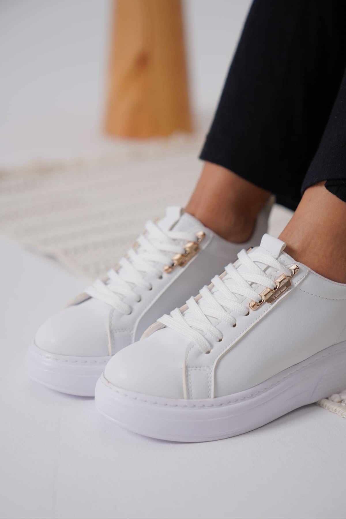 Nova Premium Kadın Gold Detaylı Beyaz Sneaker