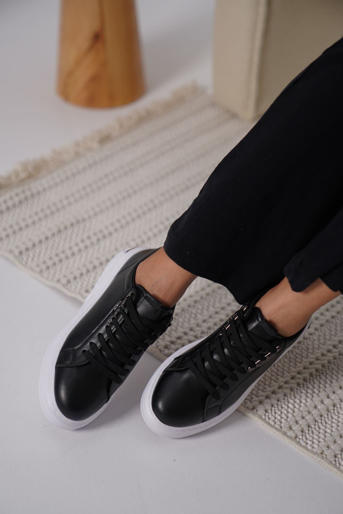 Nova Premium Kadın Gümüş Detaylı Siyah Sneaker