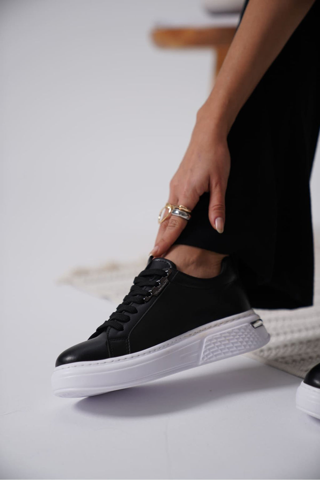 Nova Premium Kadın Gümüş Detaylı Siyah Sneaker