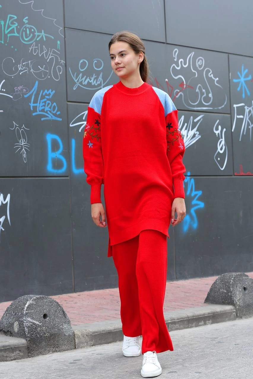 Shoulder Detailed Sleeve Embroidered Two Piece Top and Bottom Knitwear Set Red