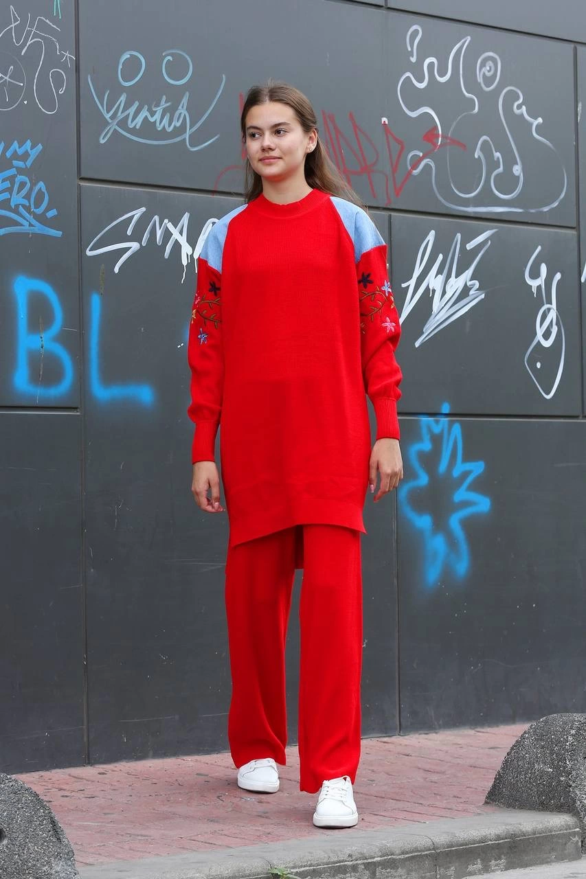 Shoulder Detailed Sleeve Embroidered Two Piece Top and Bottom Knitwear Set Red