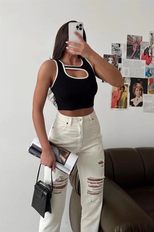Kadın Siyah Ön Pencere Detaylı Cut Out Crop Top Bluz