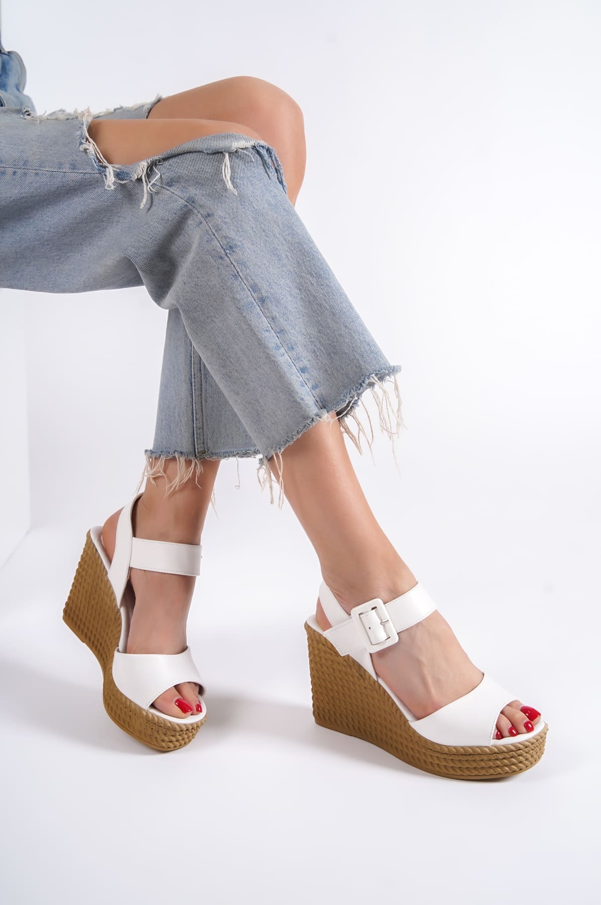 PERLA Buckled Elastic Wedge Heeled Orthopedic Sole Straw Women's Sandals - White 