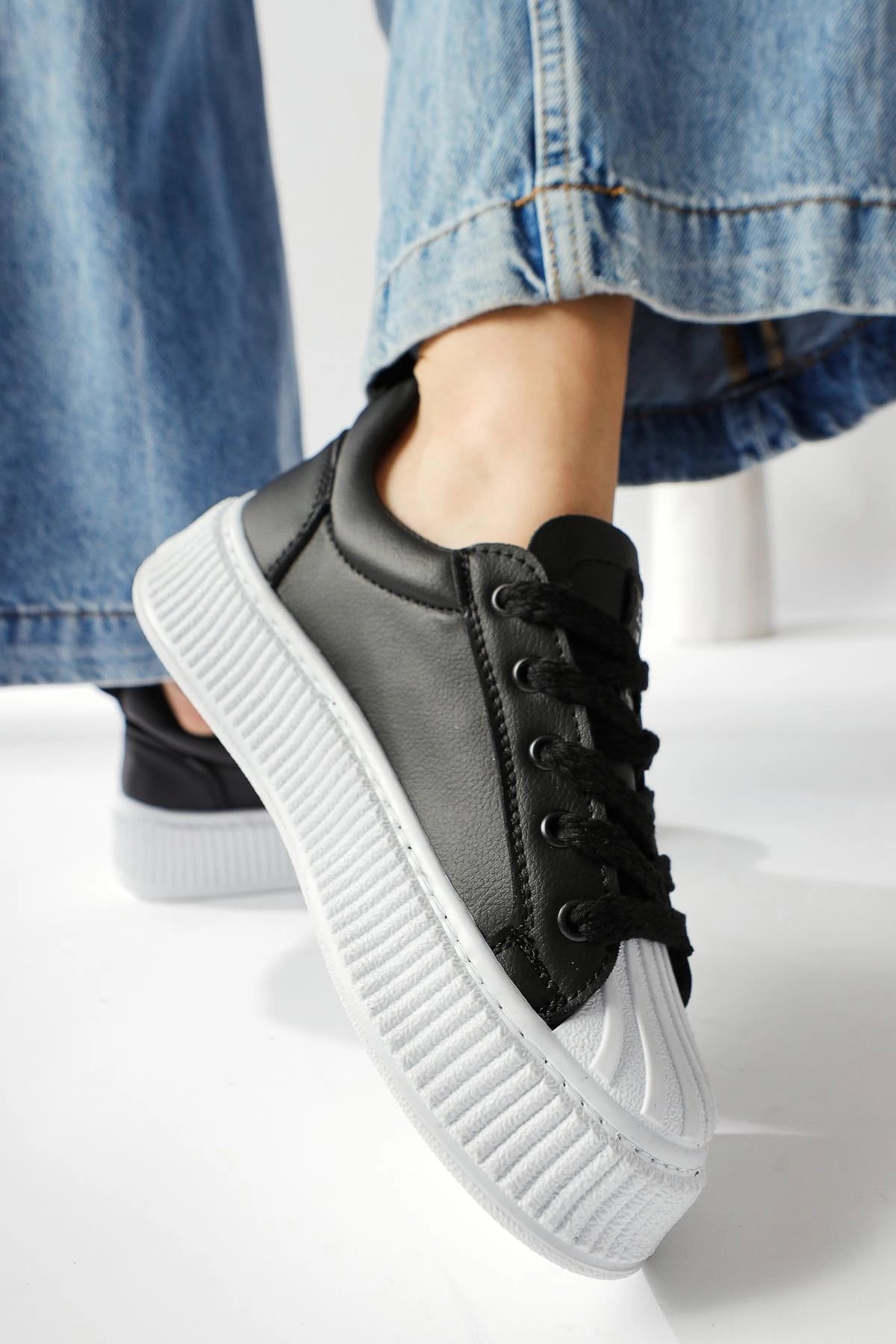 Piata Premium Siyah Beyaz Bağcıklı Star Kadın Sneaker