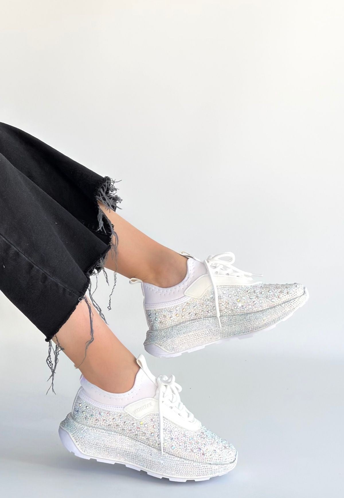 ZRNE-007 Premium Beyaz Boncuk İşlemeli Kadın Sneaker