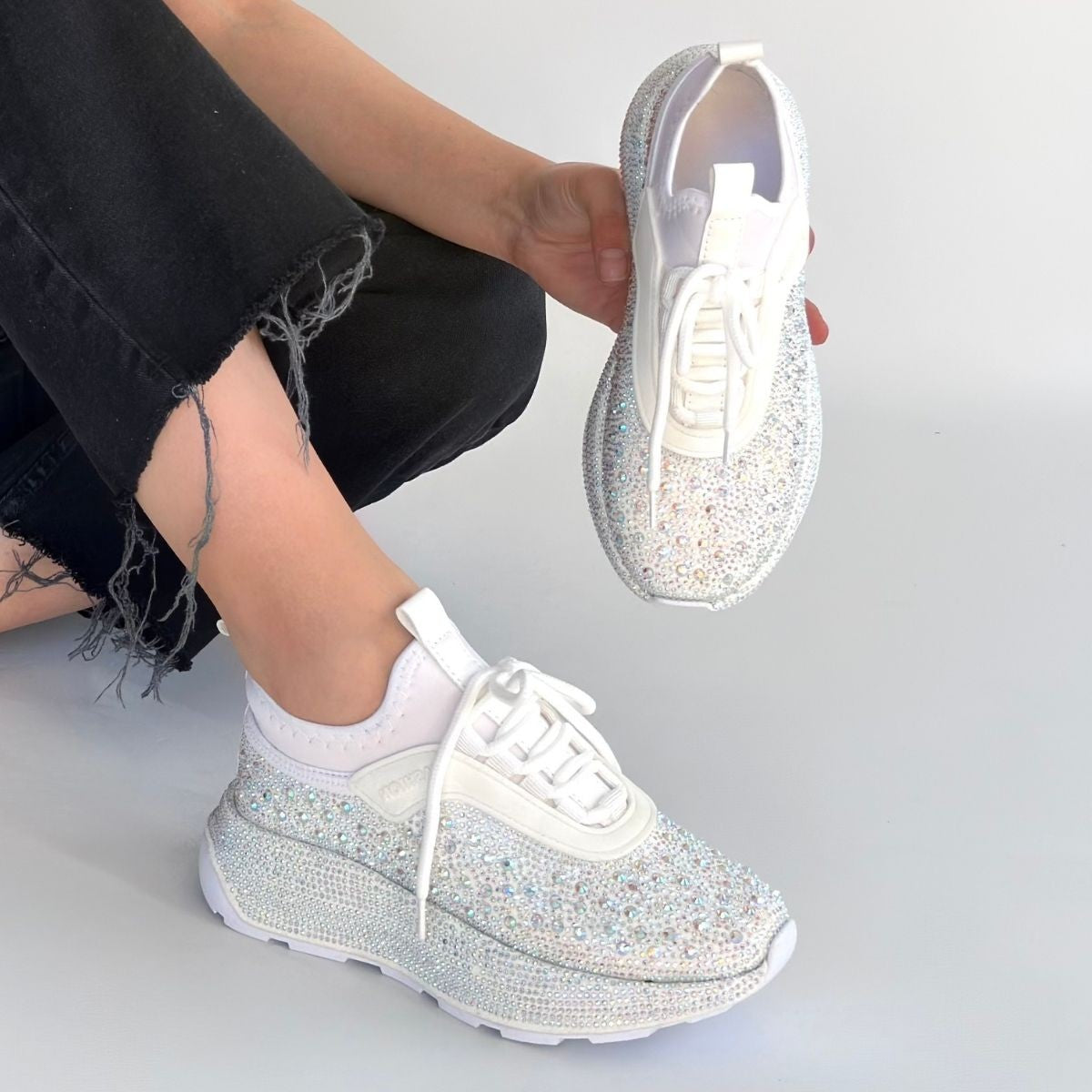 ZRNE-007 Premium Beyaz Boncuk İşlemeli Kadın Sneaker