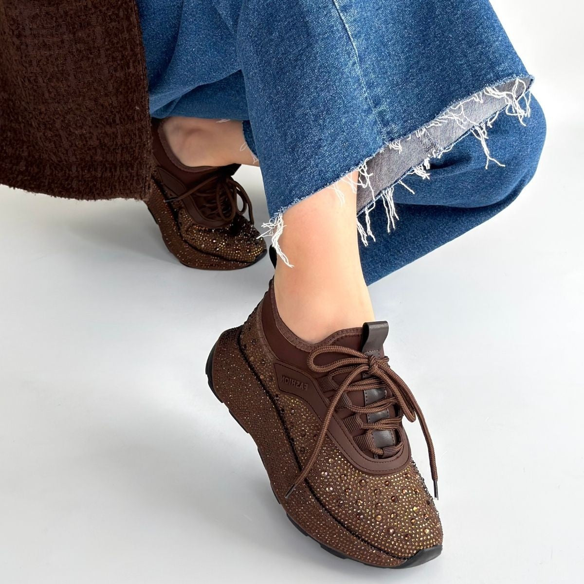 ZRNE-007 Premium Kahve Boncuk İşlemeli Kadın Sneaker