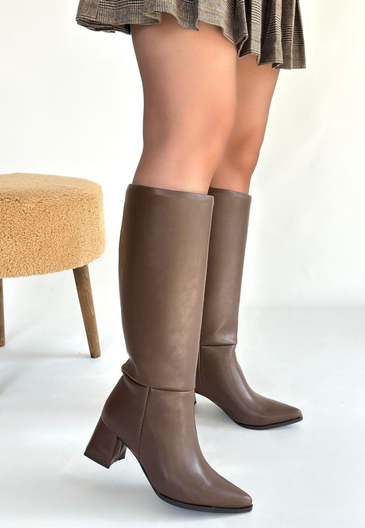 Roksa Premium Sivri Burun Topuklu Acı Kahve Çizme