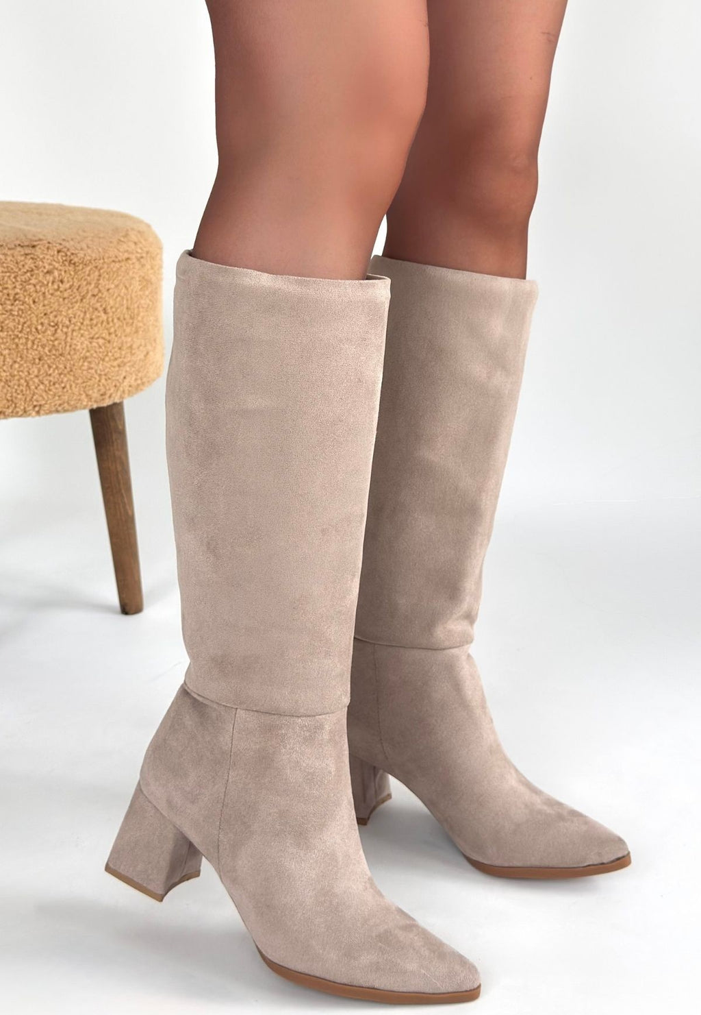 Roksa Premium Sivri Burun Topuklu Bej Süet Çizme